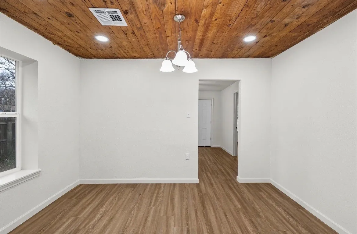 Single Family Residence For Sale in Mc Lennan County , 506 Rose Street, Waco, Texas 76704, 3 Bedrooms, 1 Bathroom, Garage spaces, 1,164 Sqft, built in 1942, Price $185,000, mls#21289520, Real Estate Agent in Waco, Homes For Sale in Mc Lennan county, Homes For Sale in Waco, Realtor in Waco Texas, Real Estate Brokerage Independent Realty Texas, Luminita Cordes Realtor