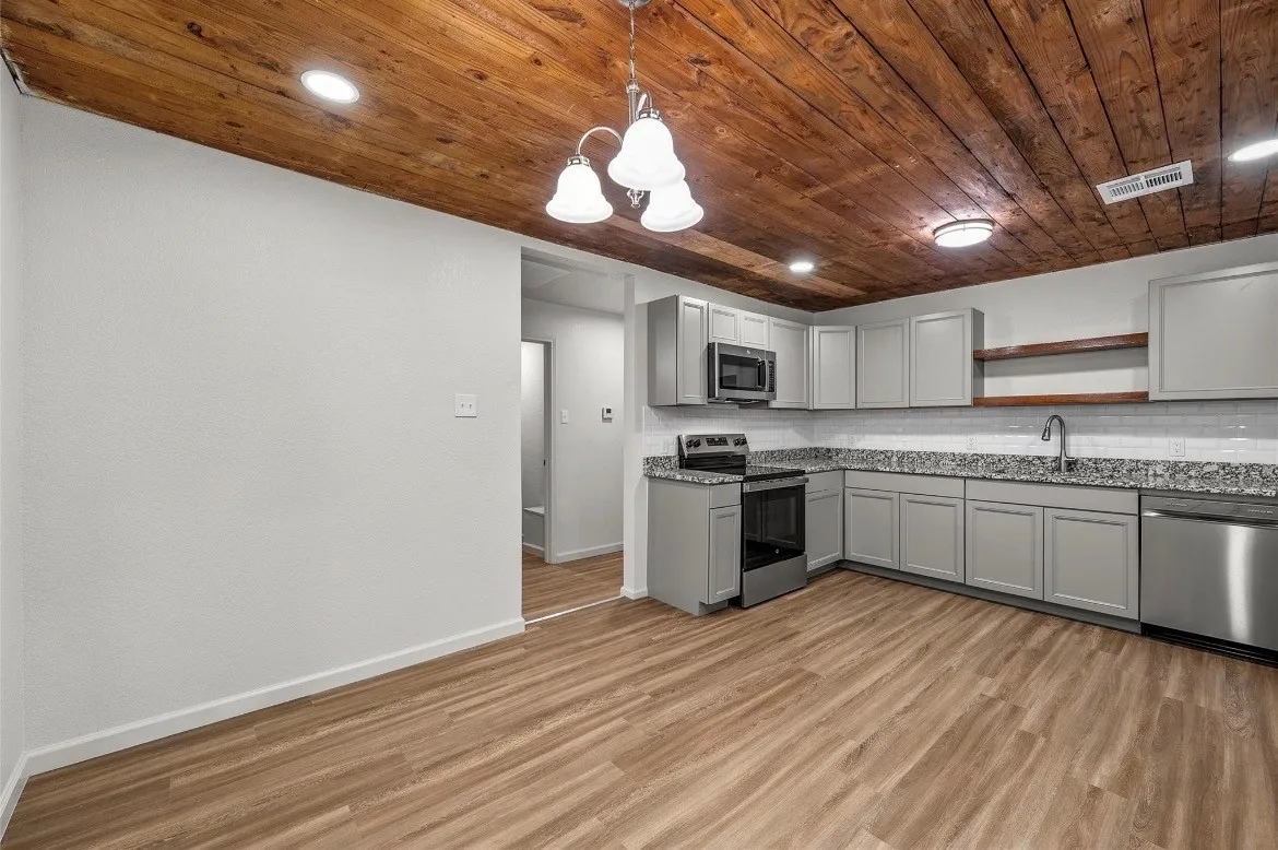 Single Family Residence For Sale in Mc Lennan County , 506 Rose Street, Waco, Texas 76704, 3 Bedrooms, 1 Bathroom, Garage spaces, 1,164 Sqft, built in 1942, Price $185,000, mls#21289520, Real Estate Agent in Waco, Homes For Sale in Mc Lennan county, Homes For Sale in Waco, Realtor in Waco Texas, Real Estate Brokerage Independent Realty Texas, Luminita Cordes Realtor