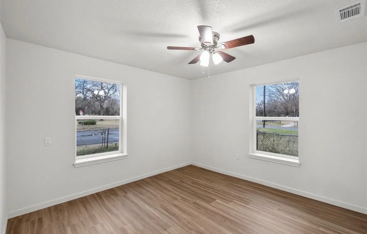 Single Family Residence For Sale in Mc Lennan County , 506 Rose Street, Waco, Texas 76704, 3 Bedrooms, 1 Bathroom, Garage spaces, 1,164 Sqft, built in 1942, Price $185,000, mls#21289520, Real Estate Agent in Waco, Homes For Sale in Mc Lennan county, Homes For Sale in Waco, Realtor in Waco Texas, Real Estate Brokerage Independent Realty Texas, Luminita Cordes Realtor