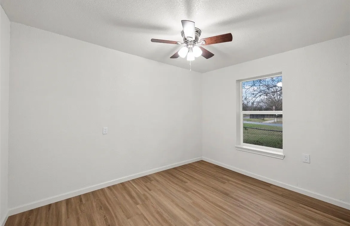 Single Family Residence For Sale in Mc Lennan County , 506 Rose Street, Waco, Texas 76704, 3 Bedrooms, 1 Bathroom, Garage spaces, 1,164 Sqft, built in 1942, Price $185,000, mls#21289520, Real Estate Agent in Waco, Homes For Sale in Mc Lennan county, Homes For Sale in Waco, Realtor in Waco Texas, Real Estate Brokerage Independent Realty Texas, Luminita Cordes Realtor