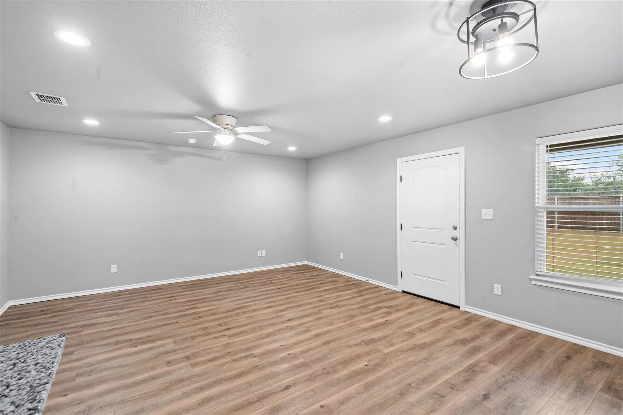 Townhouse For Rent in Hood County , 128 Abbey Park Court, Granbury, Texas 76049, 3 Bedroom, 3 Bathroom, 1 Garage spaces, 1,620 Sqft, built in 2021, mls#21289563, Real Estate Agent in Granbury, Homes For Rent in Hood county, Homes For Rent in Granbury, Realtor in Granbury Texas, Real Estate Brokerage Independent Realty Texas, Luminita Cordes Realtor