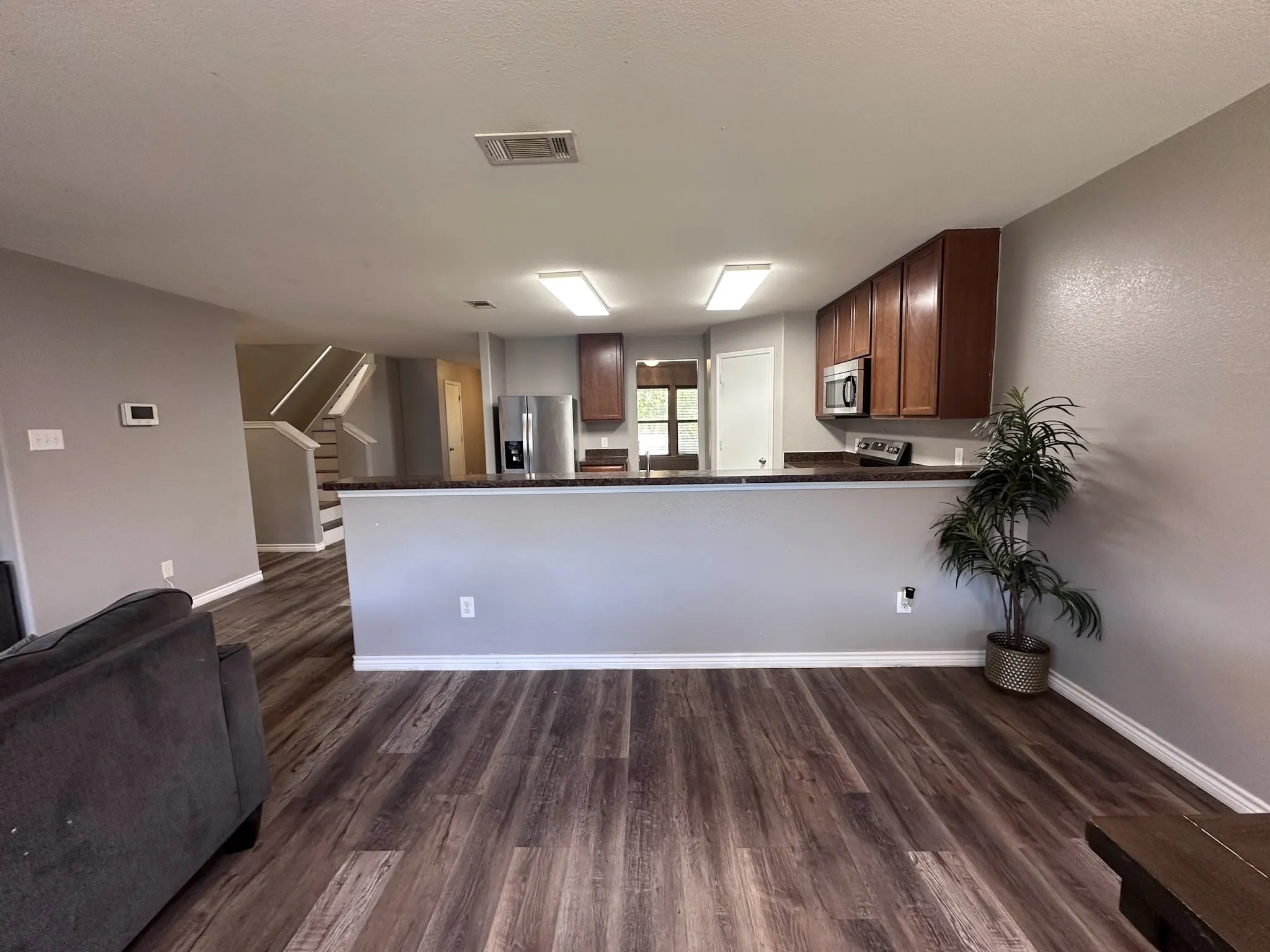 Single Family Residence For Sale in Dallas County , 512 Tunnel Street, Cedar Hill, Texas 75104, 4 Bedroom, 3 Bathroom, 2 Garage spaces, 3,031 Sqft, built in 2012, mls#21289161, Real Estate Agent in Cedar Hill, Homes For Sale in Dallas county, Homes For Sale in Cedar Hill, Realtor in Cedar Hill Texas, Real Estate Brokerage Independent Realty Texas, Luminita Cordes Realtor