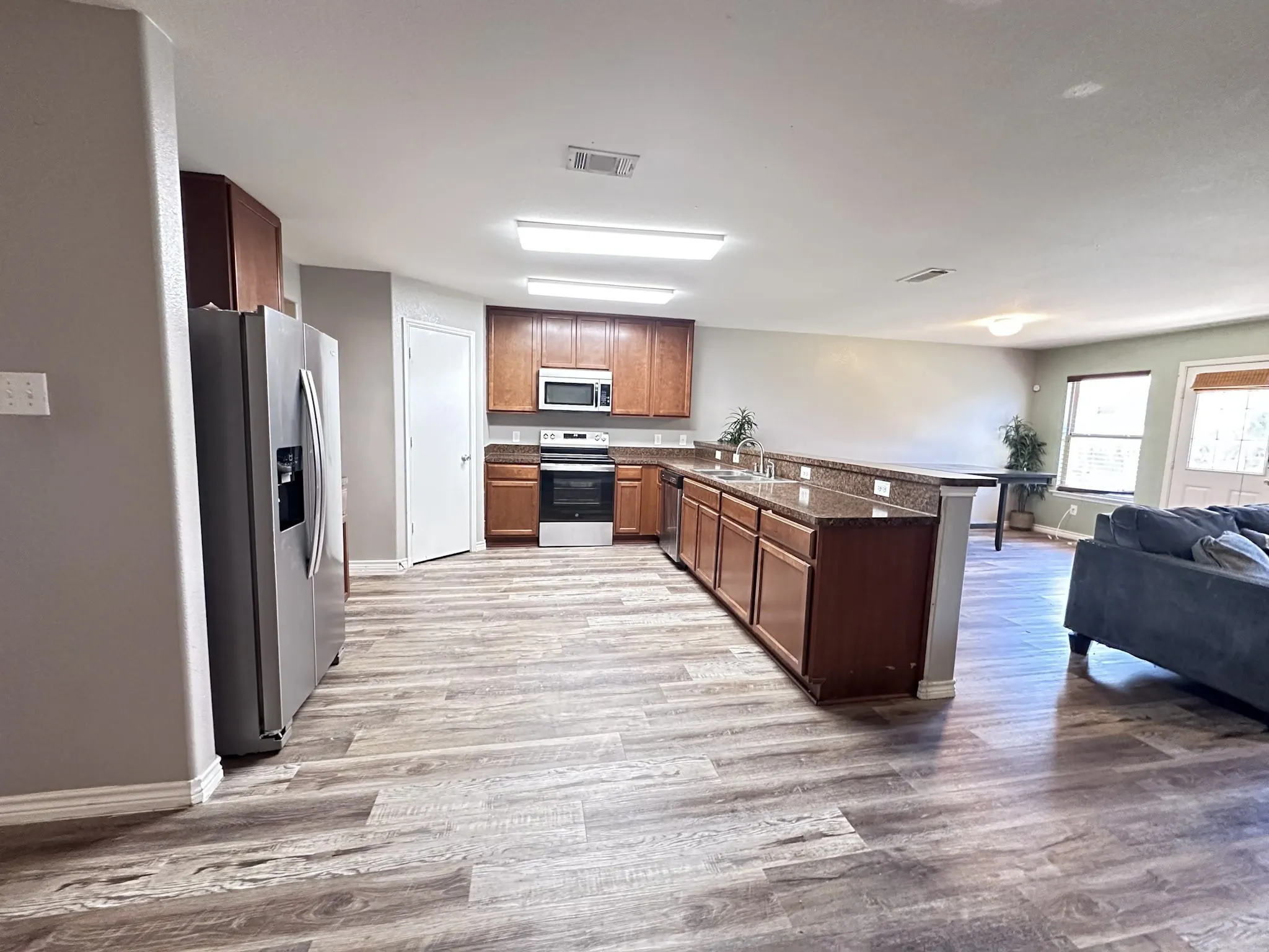 Single Family Residence For Sale in Dallas County , 512 Tunnel Street, Cedar Hill, Texas 75104, 4 Bedroom, 3 Bathroom, 2 Garage spaces, 3,031 Sqft, built in 2012, mls#21289161, Real Estate Agent in Cedar Hill, Homes For Sale in Dallas county, Homes For Sale in Cedar Hill, Realtor in Cedar Hill Texas, Real Estate Brokerage Independent Realty Texas, Luminita Cordes Realtor