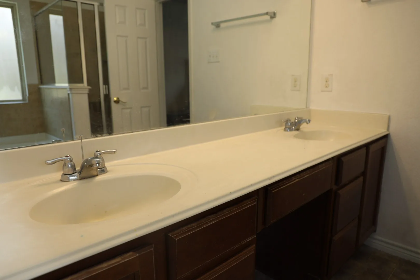 Single Family Residence For Sale in Dallas County , 512 Tunnel Street, Cedar Hill, Texas 75104, 4 Bedroom, 3 Bathroom, 2 Garage spaces, 3,031 Sqft, built in 2012, mls#21289161, Real Estate Agent in Cedar Hill, Homes For Sale in Dallas county, Homes For Sale in Cedar Hill, Realtor in Cedar Hill Texas, Real Estate Brokerage Independent Realty Texas, Luminita Cordes Realtor
