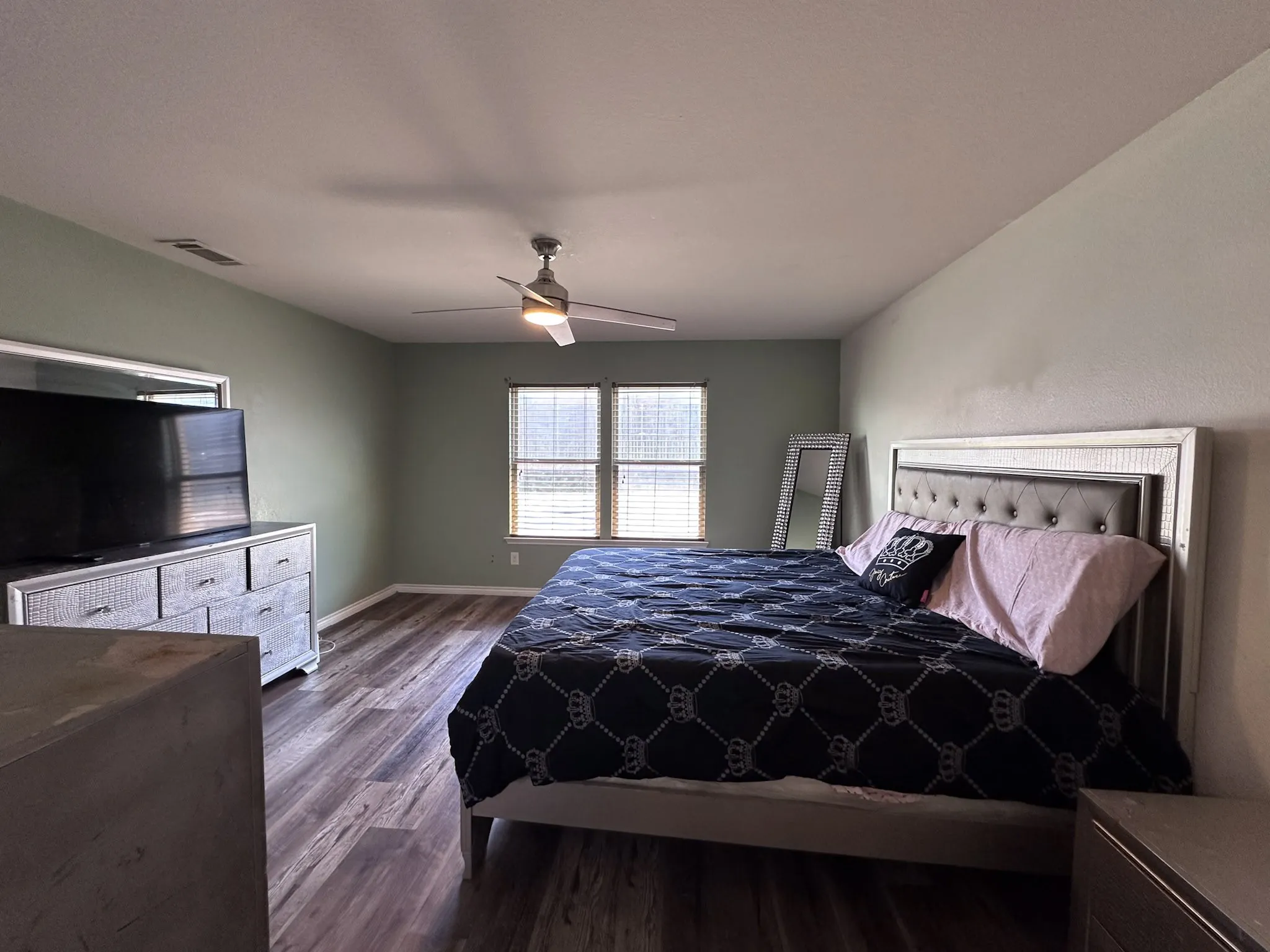 Single Family Residence For Sale in Dallas County , 512 Tunnel Street, Cedar Hill, Texas 75104, 4 Bedroom, 3 Bathroom, 2 Garage spaces, 3,031 Sqft, built in 2012, mls#21289161, Real Estate Agent in Cedar Hill, Homes For Sale in Dallas county, Homes For Sale in Cedar Hill, Realtor in Cedar Hill Texas, Real Estate Brokerage Independent Realty Texas, Luminita Cordes Realtor