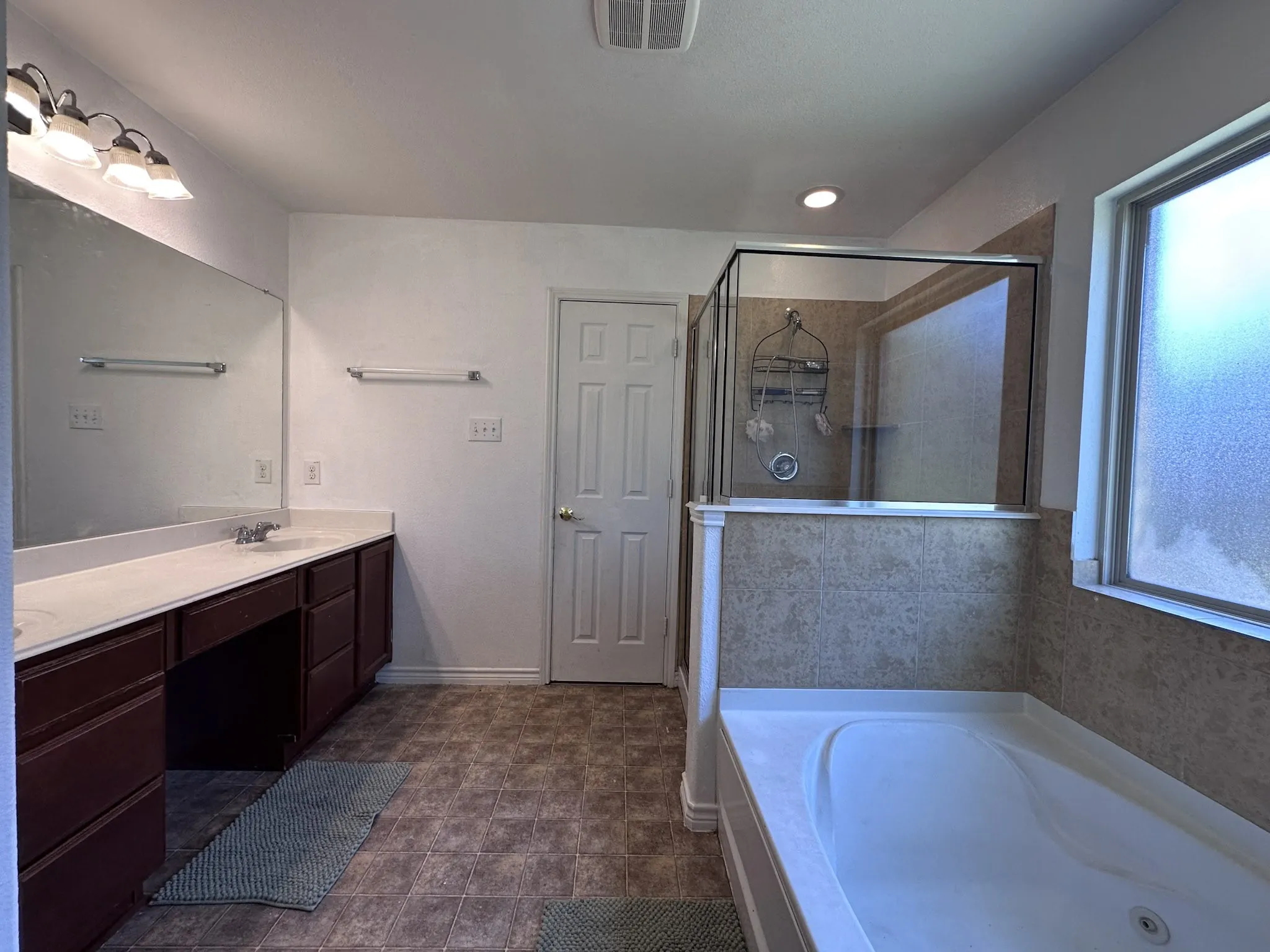 Single Family Residence For Sale in Dallas County , 512 Tunnel Street, Cedar Hill, Texas 75104, 4 Bedroom, 3 Bathroom, 2 Garage spaces, 3,031 Sqft, built in 2012, mls#21289161, Real Estate Agent in Cedar Hill, Homes For Sale in Dallas county, Homes For Sale in Cedar Hill, Realtor in Cedar Hill Texas, Real Estate Brokerage Independent Realty Texas, Luminita Cordes Realtor