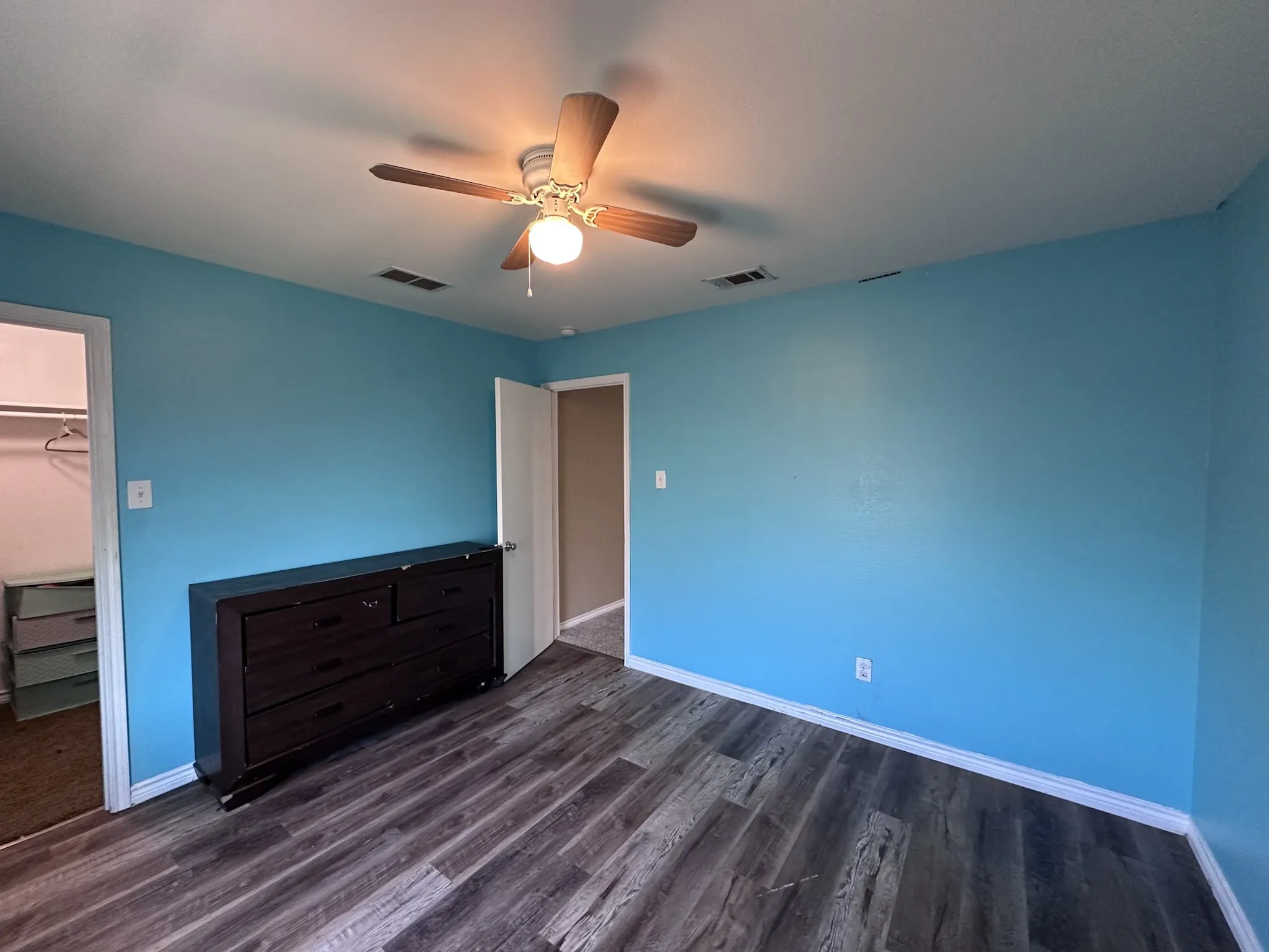Single Family Residence For Sale in Dallas County , 512 Tunnel Street, Cedar Hill, Texas 75104, 4 Bedroom, 3 Bathroom, 2 Garage spaces, 3,031 Sqft, built in 2012, mls#21289161, Real Estate Agent in Cedar Hill, Homes For Sale in Dallas county, Homes For Sale in Cedar Hill, Realtor in Cedar Hill Texas, Real Estate Brokerage Independent Realty Texas, Luminita Cordes Realtor