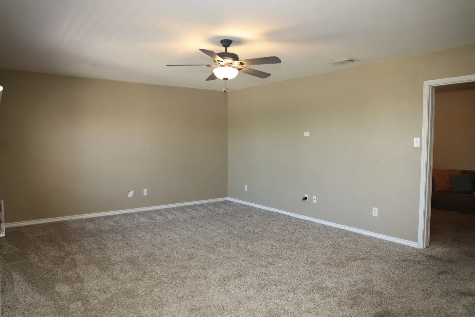 Single Family Residence For Sale in Dallas County , 512 Tunnel Street, Cedar Hill, Texas 75104, 4 Bedroom, 3 Bathroom, 2 Garage spaces, 3,031 Sqft, built in 2012, mls#21289161, Real Estate Agent in Cedar Hill, Homes For Sale in Dallas county, Homes For Sale in Cedar Hill, Realtor in Cedar Hill Texas, Real Estate Brokerage Independent Realty Texas, Luminita Cordes Realtor