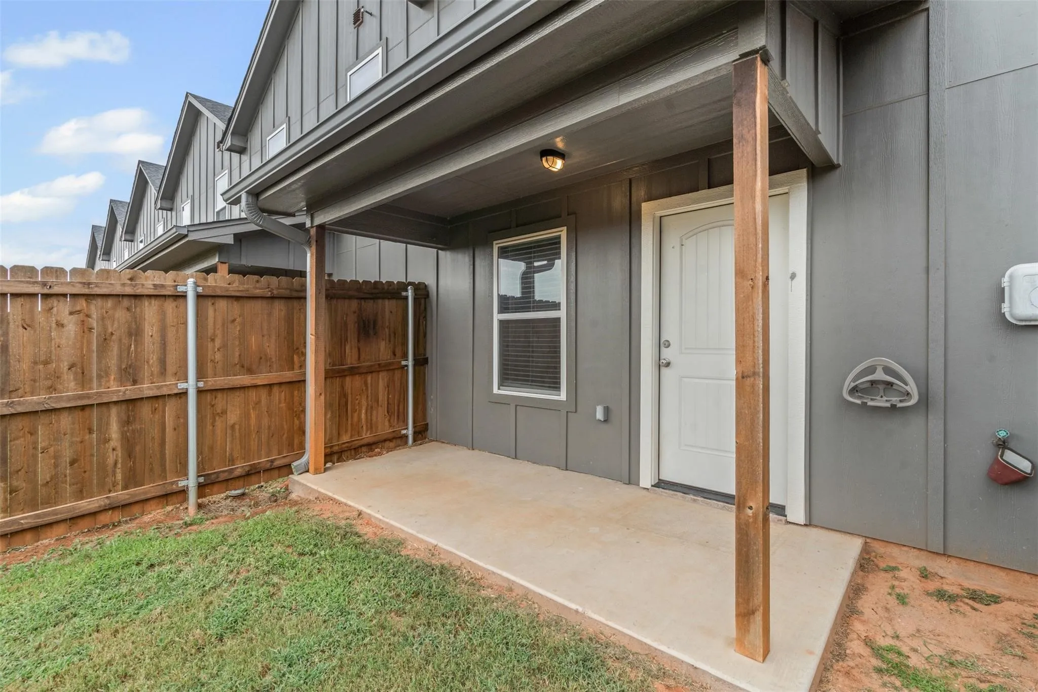 Townhouse For Rent in Hood County , 136 Abbey Park Court, Granbury, Texas 76049, 3 Bedroom, 3 Bathroom, 1 Garage spaces, 1,620 Sqft, built in 2021, Price $1,850, mls#21289577, Real Estate Agent in Granbury, Homes For Rent in Hood county, Homes For Rent in Granbury, Realtor in Granbury Texas, Real Estate Brokerage Independent Realty Texas, Luminita Cordes Realtor