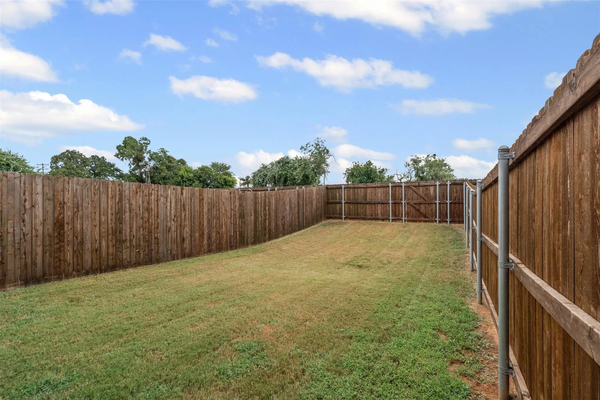 Townhouse For Rent in Hood County , 136 Abbey Park Court, Granbury, Texas 76049, 3 Bedroom, 3 Bathroom, 1 Garage spaces, 1,620 Sqft, built in 2021, Price $1,850, mls#21289577, Real Estate Agent in Granbury, Homes For Rent in Hood county, Homes For Rent in Granbury, Realtor in Granbury Texas, Real Estate Brokerage Independent Realty Texas, Luminita Cordes Realtor
