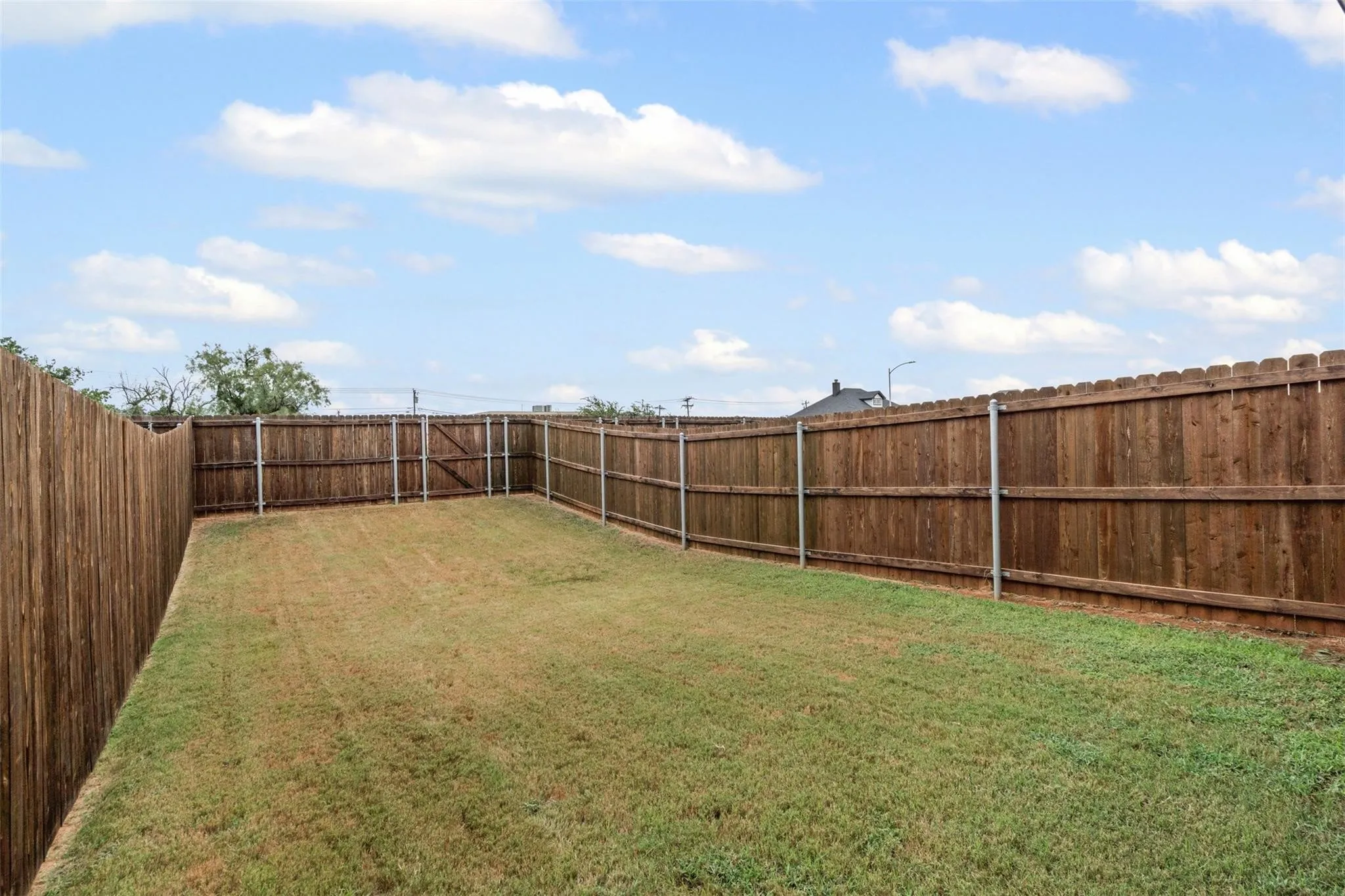 Townhouse For Rent in Hood County , 136 Abbey Park Court, Granbury, Texas 76049, 3 Bedroom, 3 Bathroom, 1 Garage spaces, 1,620 Sqft, built in 2021, Price $1,850, mls#21289577, Real Estate Agent in Granbury, Homes For Rent in Hood county, Homes For Rent in Granbury, Realtor in Granbury Texas, Real Estate Brokerage Independent Realty Texas, Luminita Cordes Realtor