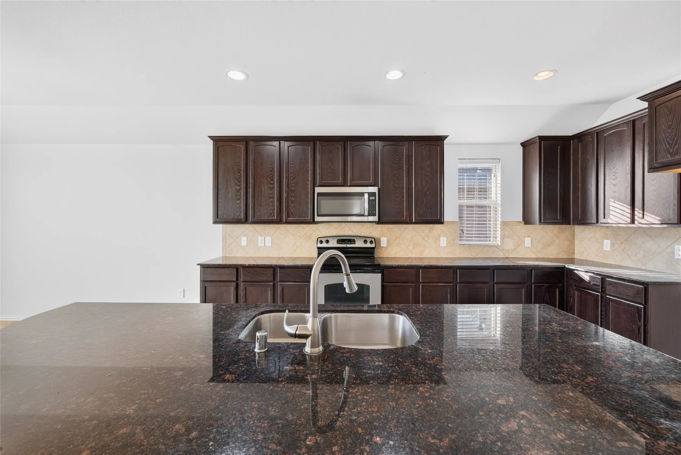 Single Family Residence For Rent in Rockwall County , 417 Hackberry Drive, Fate, Texas 75087, 3 Bedroom, 2 Bathroom, 2 Garage spaces, 1,746 Sqft, built in 2009, mls#21272428, Real Estate Agent in Fate, Homes For Rent in Rockwall county, Homes For Rent in Fate, Realtor in Fate Texas, Real Estate Brokerage Independent Realty Texas, Luminita Cordes Realtor