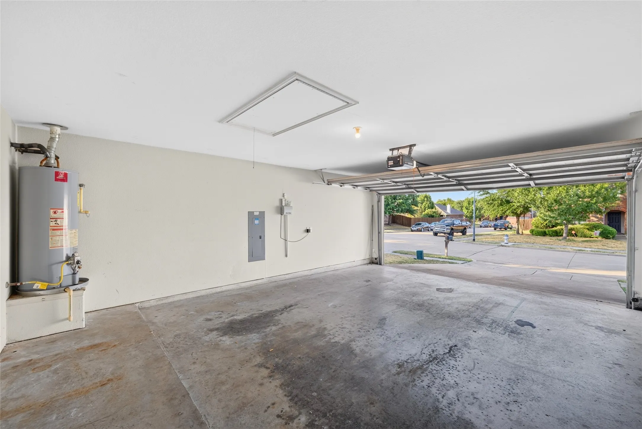 Single Family Residence For Rent in Rockwall County , 417 Hackberry Drive, Fate, Texas 75087, 3 Bedroom, 2 Bathroom, 2 Garage spaces, 1,746 Sqft, built in 2009, mls#21272428, Real Estate Agent in Fate, Homes For Rent in Rockwall county, Homes For Rent in Fate, Realtor in Fate Texas, Real Estate Brokerage Independent Realty Texas, Luminita Cordes Realtor