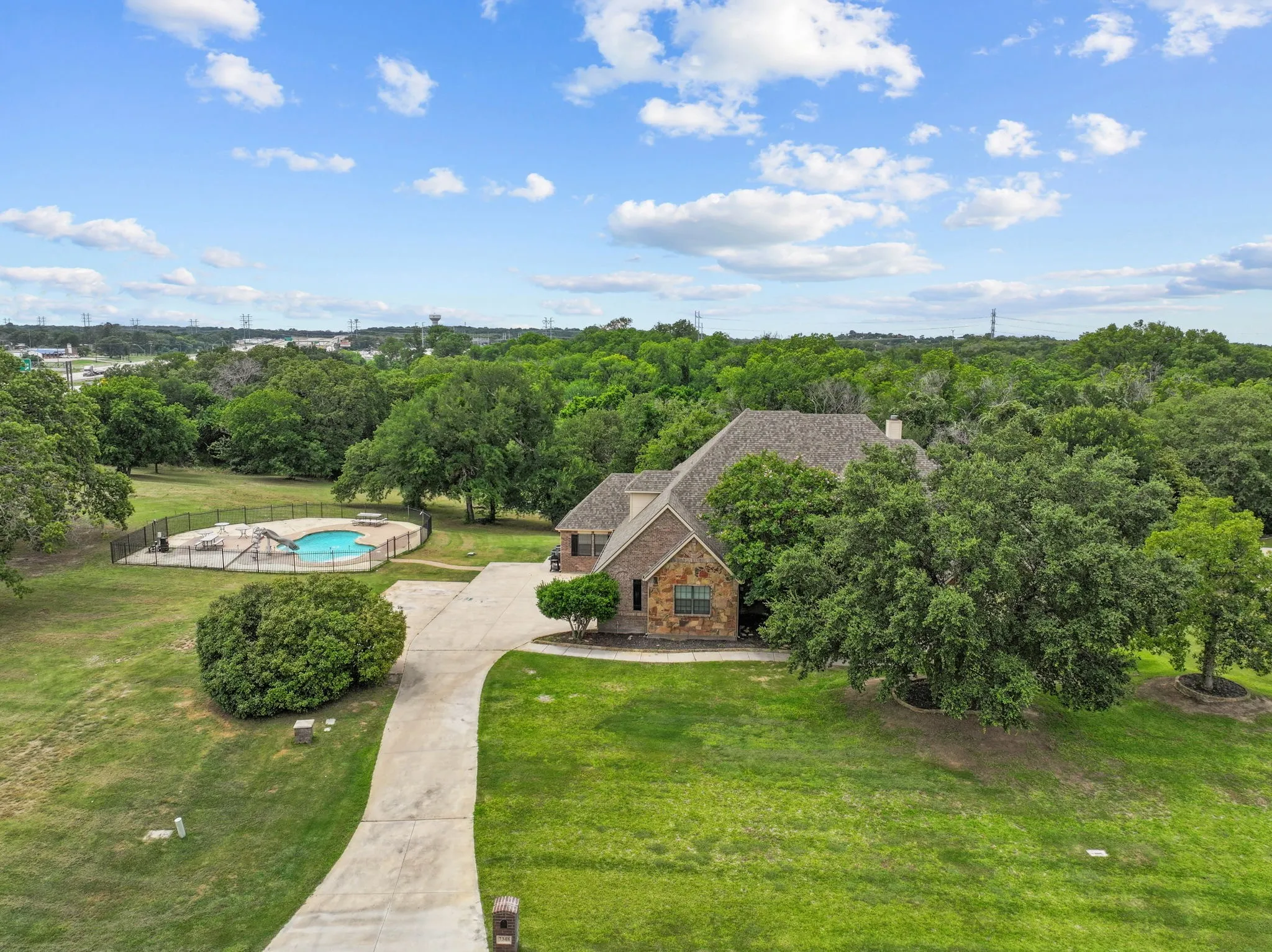 Birds eye view of property