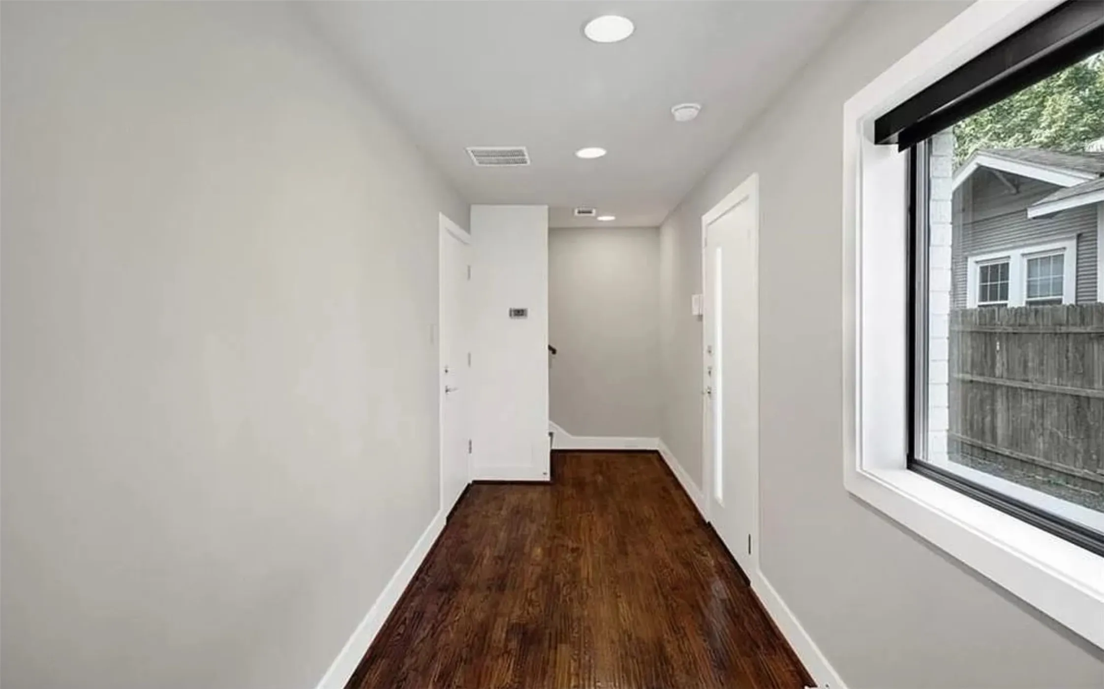 Townhouse For Rent in Dallas County , 5604 Lindell Avenue A, Dallas, Texas 75206, 2 Bedrooms, 3 Bathrooms, 2 Garage spaces, 1,476 Sqft, built in 2017, Price $3,300, mls#21289582, Real Estate Agent in Dallas, Homes For Rent in Dallas county, Homes For Rent in Dallas, Realtor in Dallas Texas, Real Estate Brokerage Independent Realty Texas, Luminita Cordes Realtor
