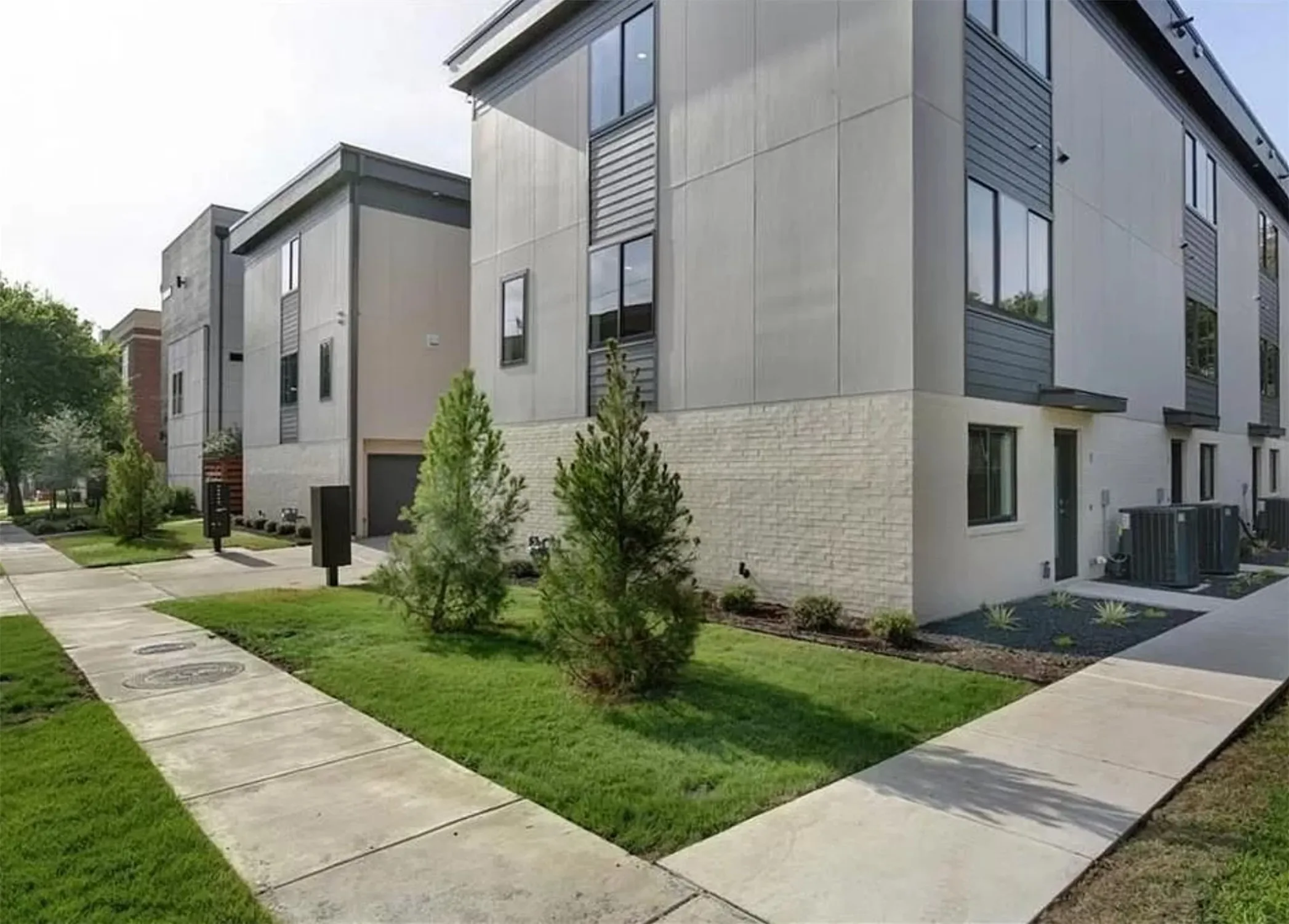 Townhouse For Rent in Dallas County , 5604 Lindell Avenue A, Dallas, Texas 75206, 2 Bedrooms, 3 Bathrooms, 2 Garage spaces, 1,476 Sqft, built in 2017, Price $3,300, mls#21289582, Real Estate Agent in Dallas, Homes For Rent in Dallas county, Homes For Rent in Dallas, Realtor in Dallas Texas, Real Estate Brokerage Independent Realty Texas, Luminita Cordes Realtor