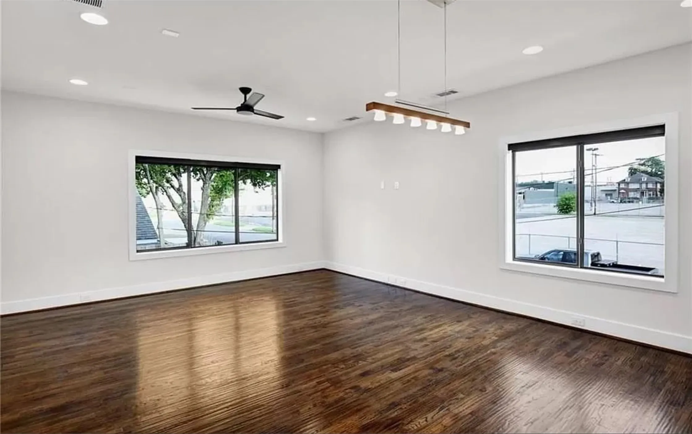 Townhouse For Rent in Dallas County , 5604 Lindell Avenue A, Dallas, Texas 75206, 2 Bedrooms, 3 Bathrooms, 2 Garage spaces, 1,476 Sqft, built in 2017, Price $3,300, mls#21289582, Real Estate Agent in Dallas, Homes For Rent in Dallas county, Homes For Rent in Dallas, Realtor in Dallas Texas, Real Estate Brokerage Independent Realty Texas, Luminita Cordes Realtor