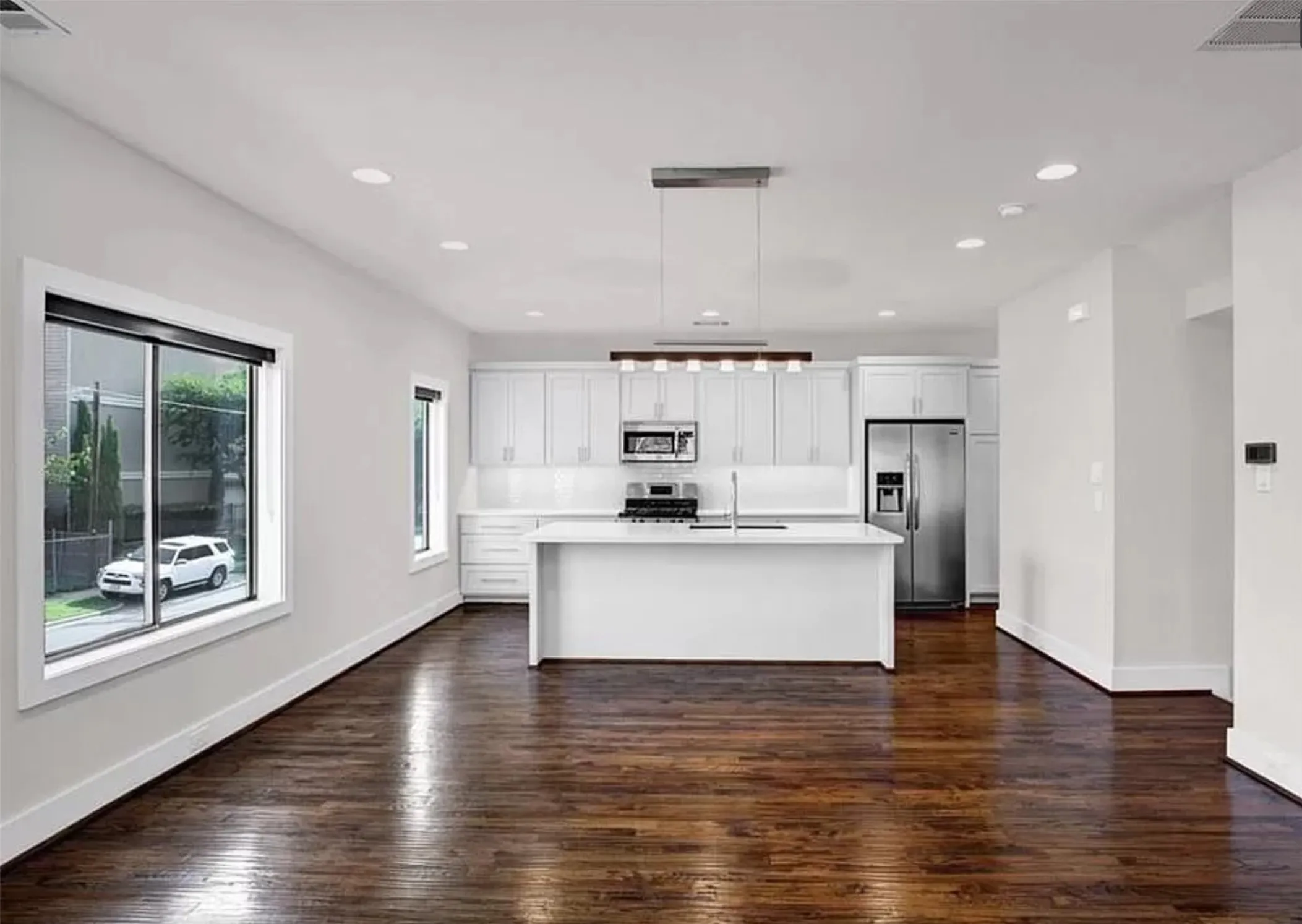 Townhouse For Rent in Dallas County , 5604 Lindell Avenue A, Dallas, Texas 75206, 2 Bedrooms, 3 Bathrooms, 2 Garage spaces, 1,476 Sqft, built in 2017, Price $3,300, mls#21289582, Real Estate Agent in Dallas, Homes For Rent in Dallas county, Homes For Rent in Dallas, Realtor in Dallas Texas, Real Estate Brokerage Independent Realty Texas, Luminita Cordes Realtor