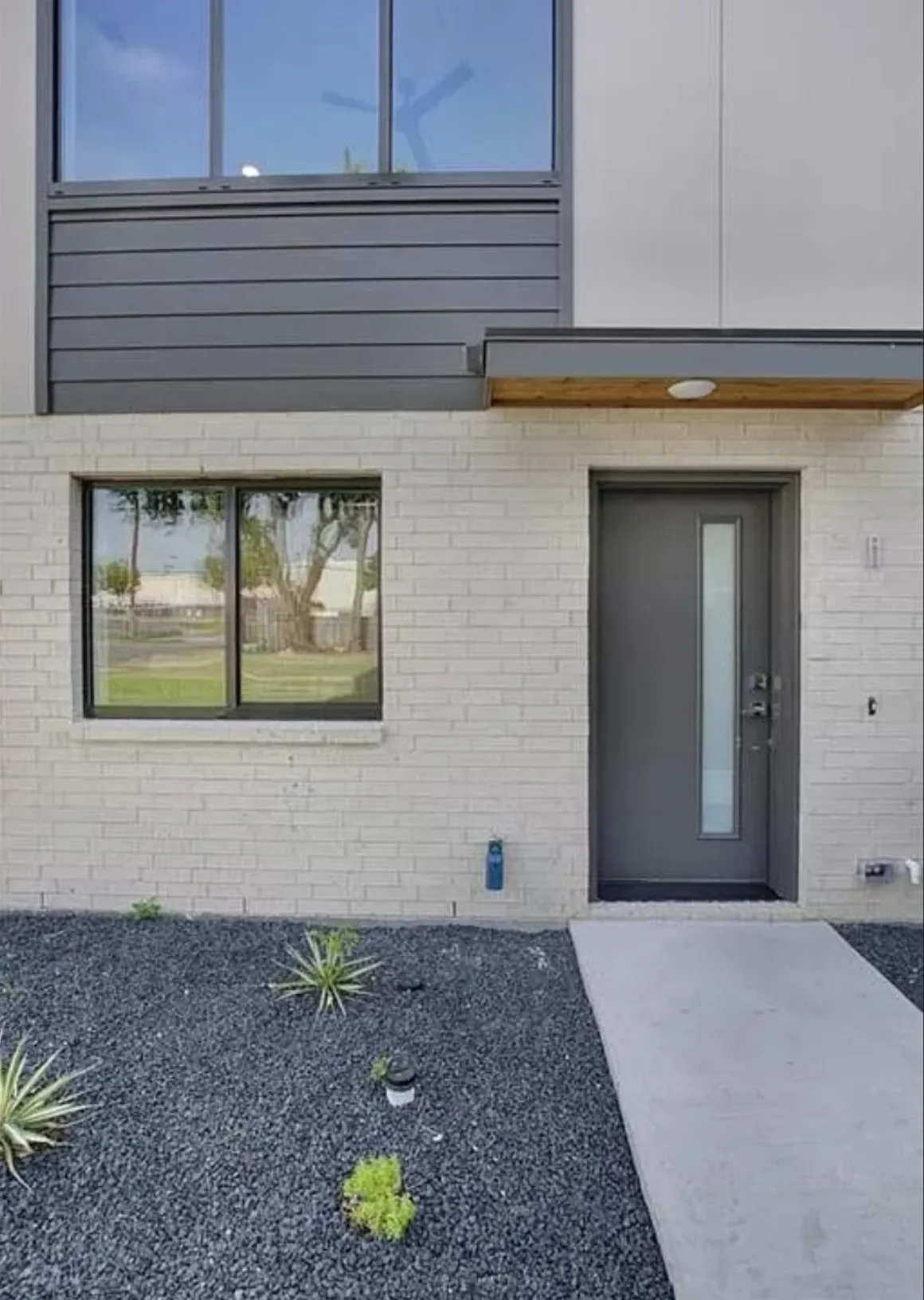 Townhouse For Rent in Dallas County , 5604 Lindell Avenue A, Dallas, Texas 75206, 2 Bedrooms, 3 Bathrooms, 2 Garage spaces, 1,476 Sqft, built in 2017, Price $3,300, mls#21289582, Real Estate Agent in Dallas, Homes For Rent in Dallas county, Homes For Rent in Dallas, Realtor in Dallas Texas, Real Estate Brokerage Independent Realty Texas, Luminita Cordes Realtor