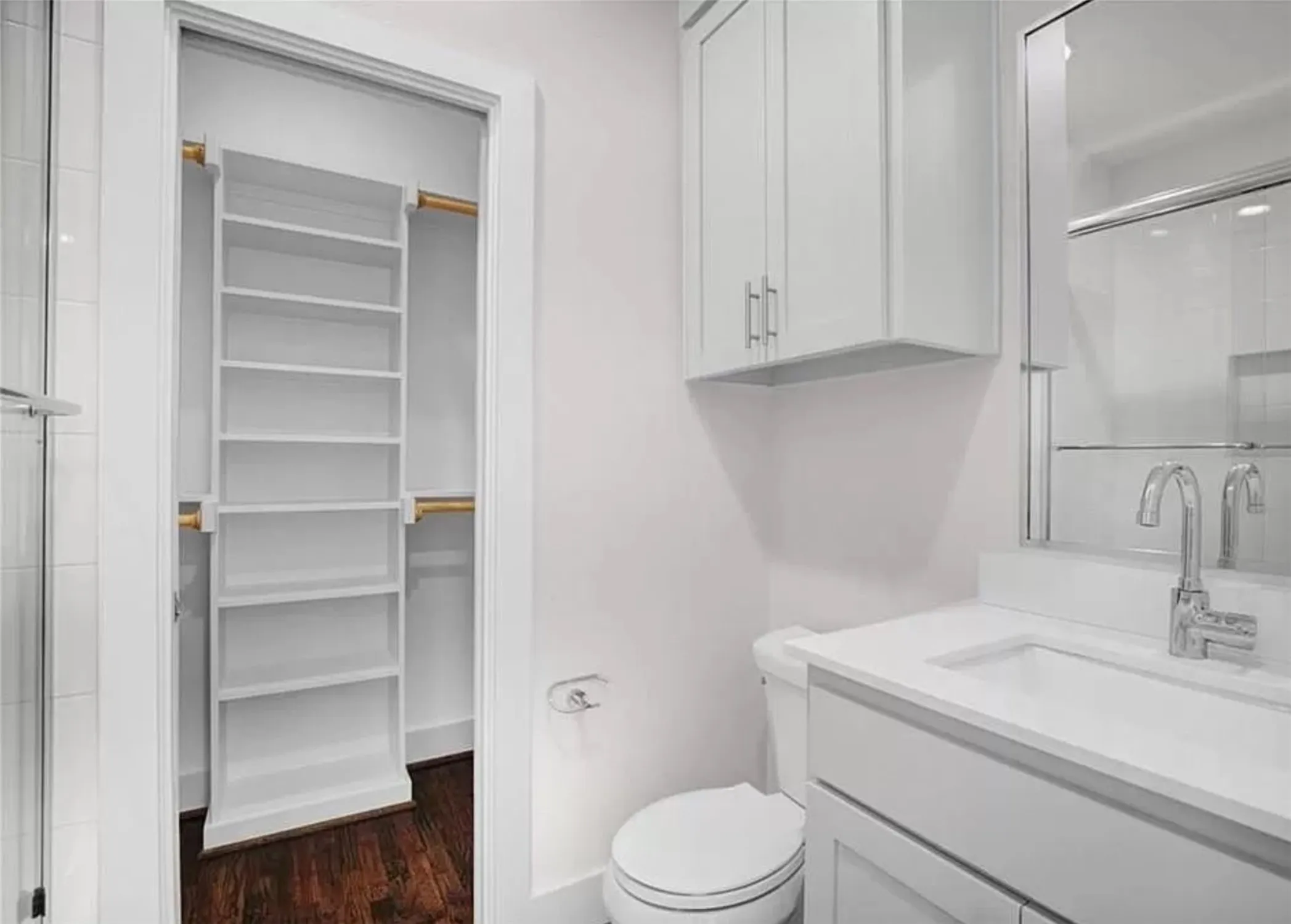 Townhouse For Rent in Dallas County , 5604 Lindell Avenue A, Dallas, Texas 75206, 2 Bedrooms, 3 Bathrooms, 2 Garage spaces, 1,476 Sqft, built in 2017, Price $3,300, mls#21289582, Real Estate Agent in Dallas, Homes For Rent in Dallas county, Homes For Rent in Dallas, Realtor in Dallas Texas, Real Estate Brokerage Independent Realty Texas, Luminita Cordes Realtor
