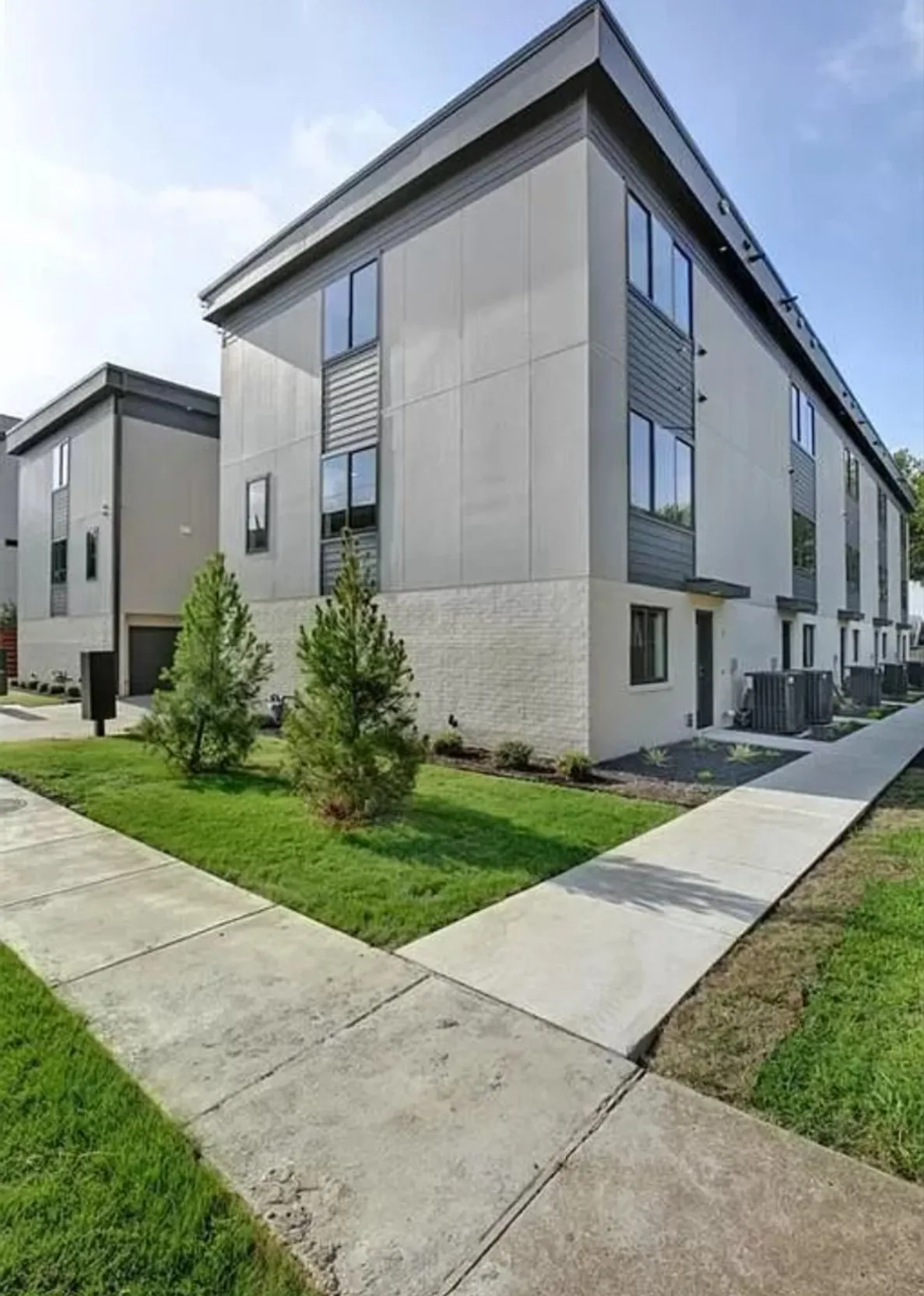 Townhouse For Rent in Dallas County , 5604 Lindell Avenue A, Dallas, Texas 75206, 2 Bedrooms, 3 Bathrooms, 2 Garage spaces, 1,476 Sqft, built in 2017, Price $3,300, mls#21289582, Real Estate Agent in Dallas, Homes For Rent in Dallas county, Homes For Rent in Dallas, Realtor in Dallas Texas, Real Estate Brokerage Independent Realty Texas, Luminita Cordes Realtor
