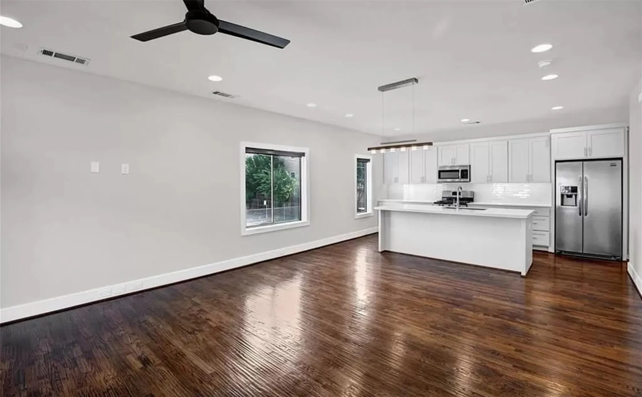 Townhouse For Rent in Dallas County , 5604 Lindell Avenue A, Dallas, Texas 75206, 2 Bedrooms, 3 Bathrooms, 2 Garage spaces, 1,476 Sqft, built in 2017, Price $3,300, mls#21289582, Real Estate Agent in Dallas, Homes For Rent in Dallas county, Homes For Rent in Dallas, Realtor in Dallas Texas, Real Estate Brokerage Independent Realty Texas, Luminita Cordes Realtor