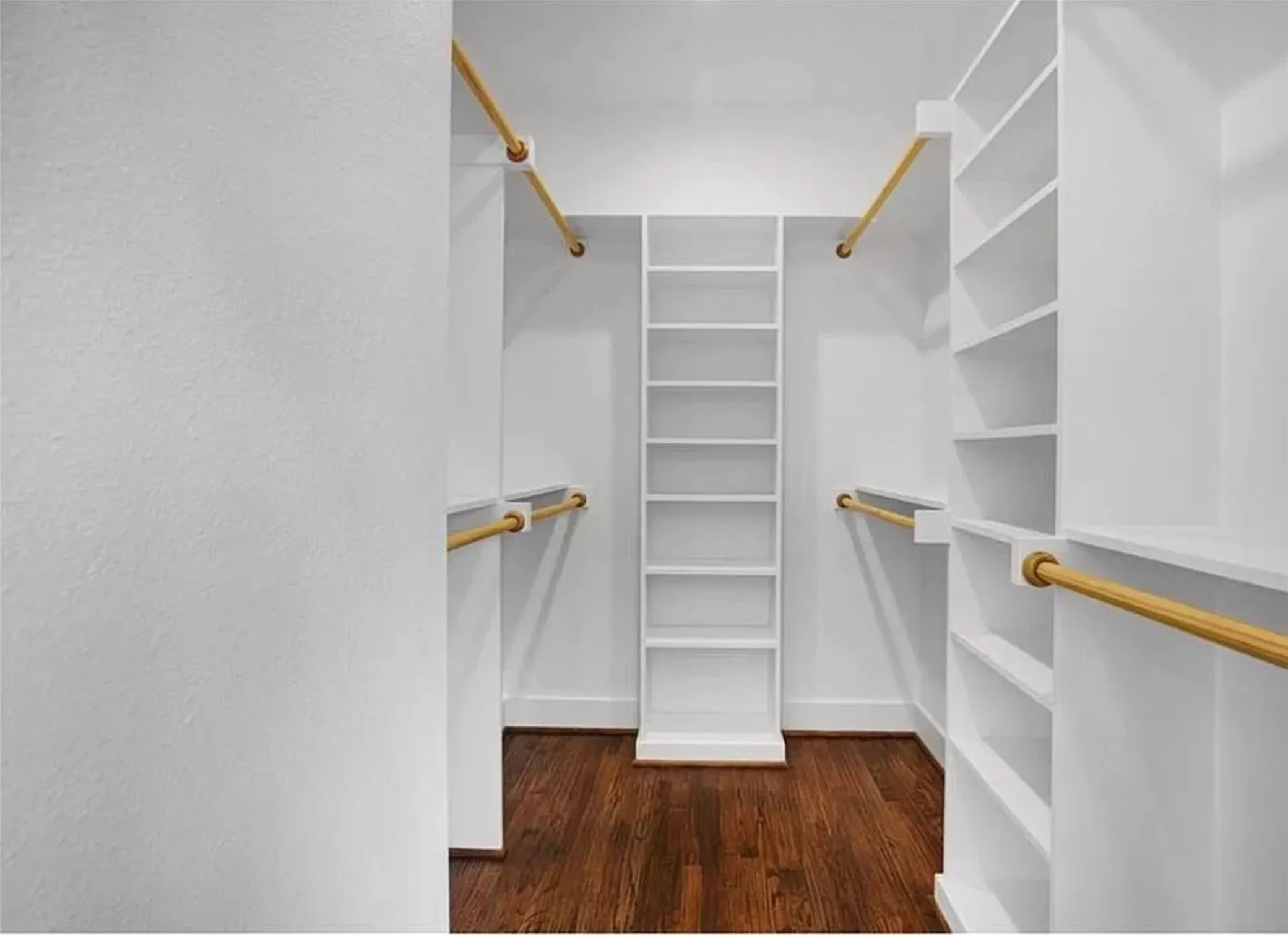Townhouse For Rent in Dallas County , 5604 Lindell Avenue A, Dallas, Texas 75206, 2 Bedrooms, 3 Bathrooms, 2 Garage spaces, 1,476 Sqft, built in 2017, Price $3,300, mls#21289582, Real Estate Agent in Dallas, Homes For Rent in Dallas county, Homes For Rent in Dallas, Realtor in Dallas Texas, Real Estate Brokerage Independent Realty Texas, Luminita Cordes Realtor