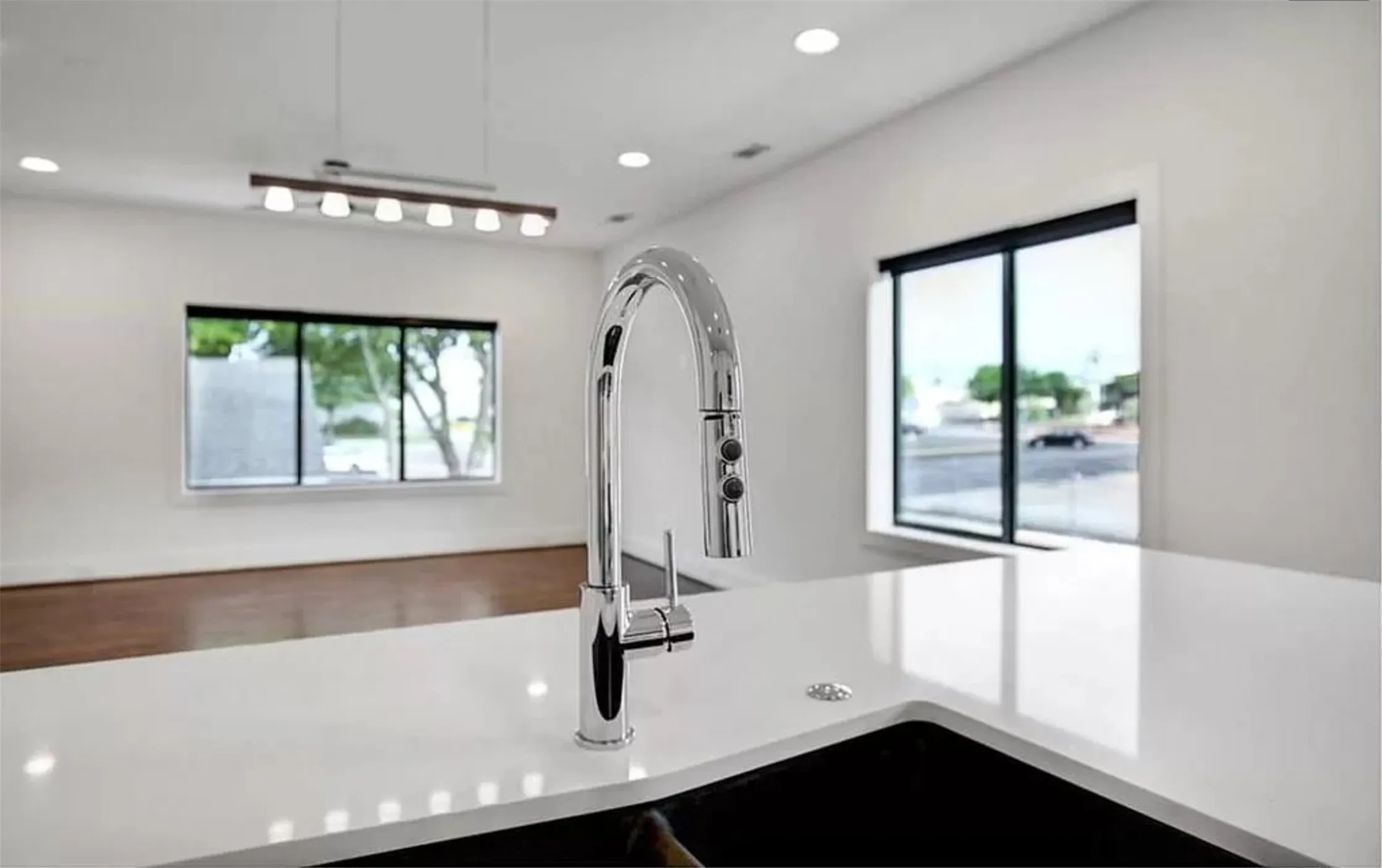 Townhouse For Rent in Dallas County , 5604 Lindell Avenue A, Dallas, Texas 75206, 2 Bedrooms, 3 Bathrooms, 2 Garage spaces, 1,476 Sqft, built in 2017, Price $3,300, mls#21289582, Real Estate Agent in Dallas, Homes For Rent in Dallas county, Homes For Rent in Dallas, Realtor in Dallas Texas, Real Estate Brokerage Independent Realty Texas, Luminita Cordes Realtor