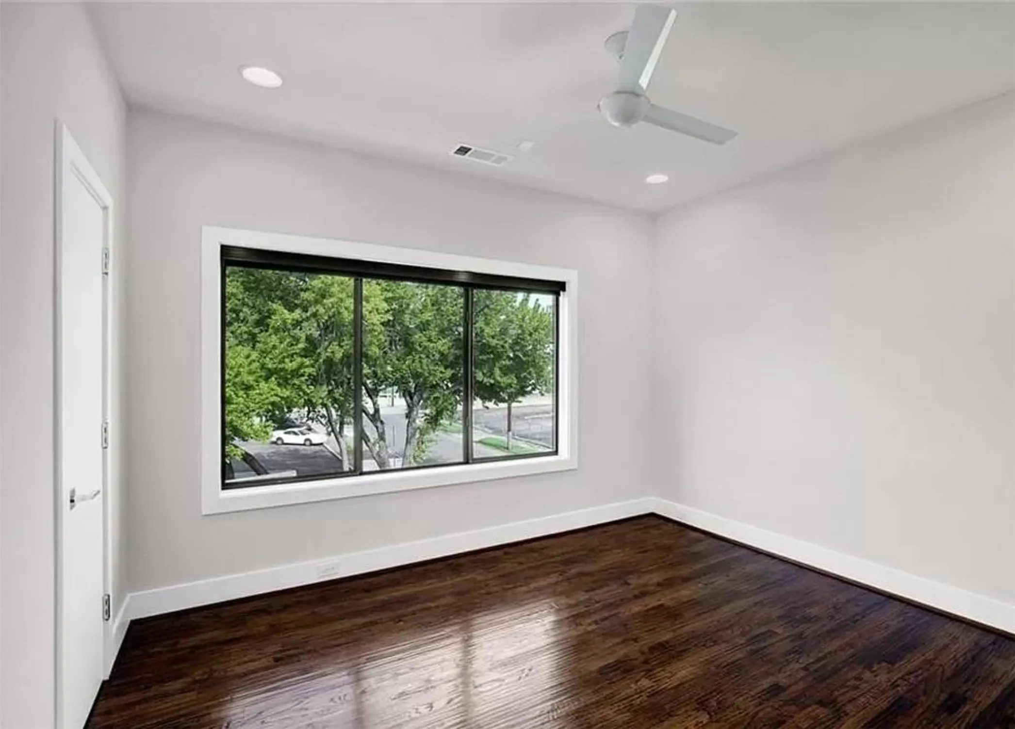 Townhouse For Rent in Dallas County , 5604 Lindell Avenue A, Dallas, Texas 75206, 2 Bedrooms, 3 Bathrooms, 2 Garage spaces, 1,476 Sqft, built in 2017, Price $3,300, mls#21289582, Real Estate Agent in Dallas, Homes For Rent in Dallas county, Homes For Rent in Dallas, Realtor in Dallas Texas, Real Estate Brokerage Independent Realty Texas, Luminita Cordes Realtor