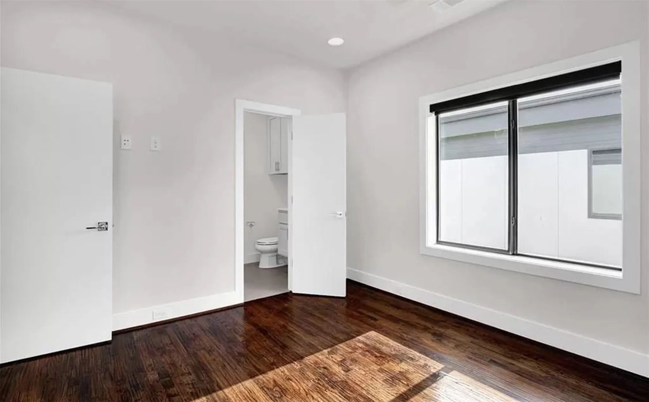 Townhouse For Rent in Dallas County , 5604 Lindell Avenue A, Dallas, Texas 75206, 2 Bedrooms, 3 Bathrooms, 2 Garage spaces, 1,476 Sqft, built in 2017, Price $3,300, mls#21289582, Real Estate Agent in Dallas, Homes For Rent in Dallas county, Homes For Rent in Dallas, Realtor in Dallas Texas, Real Estate Brokerage Independent Realty Texas, Luminita Cordes Realtor