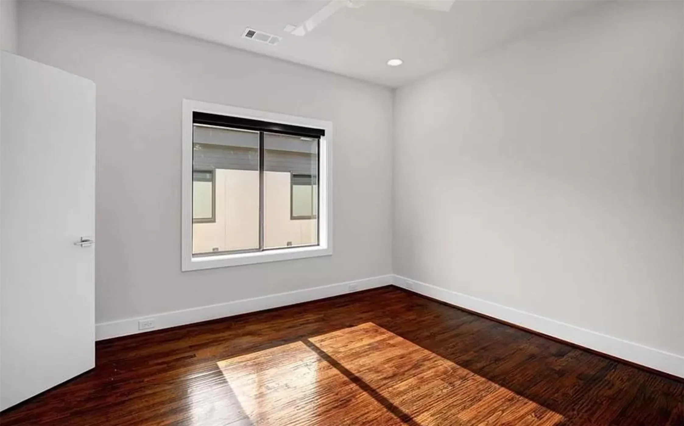 Townhouse For Rent in Dallas County , 5604 Lindell Avenue A, Dallas, Texas 75206, 2 Bedrooms, 3 Bathrooms, 2 Garage spaces, 1,476 Sqft, built in 2017, Price $3,300, mls#21289582, Real Estate Agent in Dallas, Homes For Rent in Dallas county, Homes For Rent in Dallas, Realtor in Dallas Texas, Real Estate Brokerage Independent Realty Texas, Luminita Cordes Realtor
