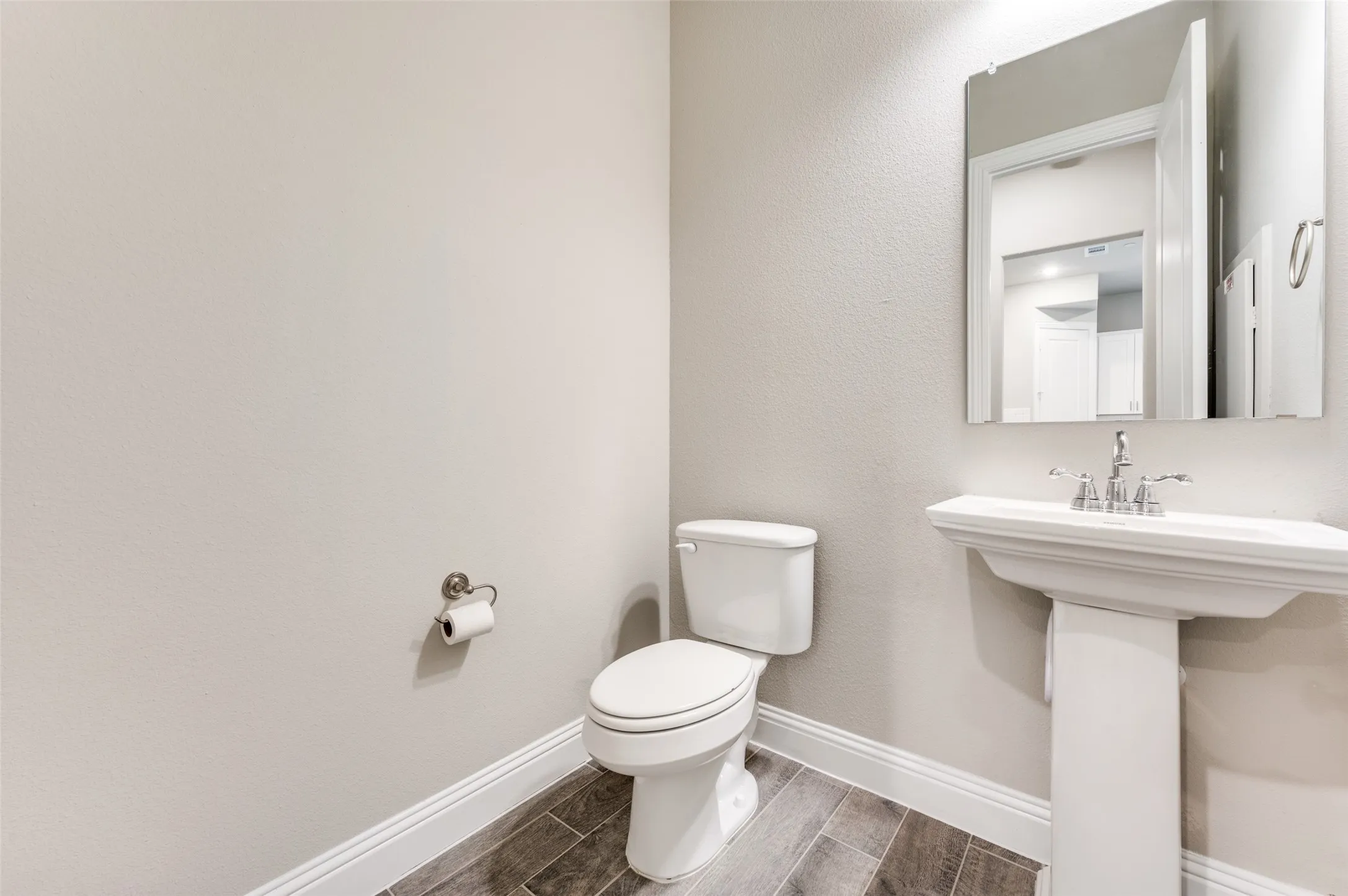 Townhouse For Rent in Collin County , 6148 Blythe Drive, Frisco, Texas 75035, 3 Bedroom, 3 Bathroom, 2 Garage spaces, 1,720 Sqft, built in 2023, mls#21289595, Real Estate Agent in Frisco, Homes For Rent in Collin county, Homes For Rent in Frisco, Realtor in Frisco Texas, Real Estate Brokerage Independent Realty Texas, Luminita Cordes Realtor