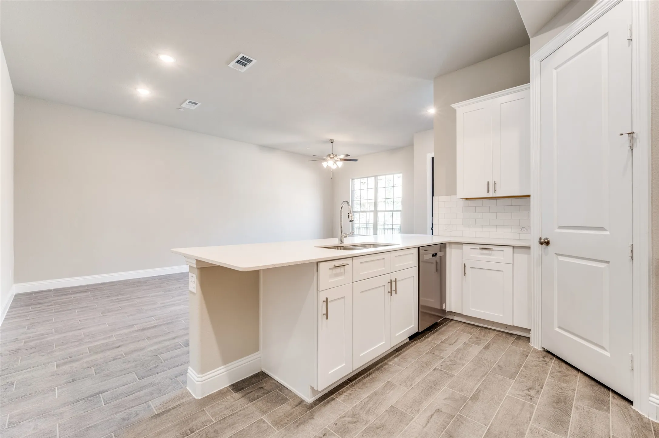 Townhouse For Rent in Collin County , 6148 Blythe Drive, Frisco, Texas 75035, 3 Bedroom, 3 Bathroom, 2 Garage spaces, 1,720 Sqft, built in 2023, mls#21289595, Real Estate Agent in Frisco, Homes For Rent in Collin county, Homes For Rent in Frisco, Realtor in Frisco Texas, Real Estate Brokerage Independent Realty Texas, Luminita Cordes Realtor
