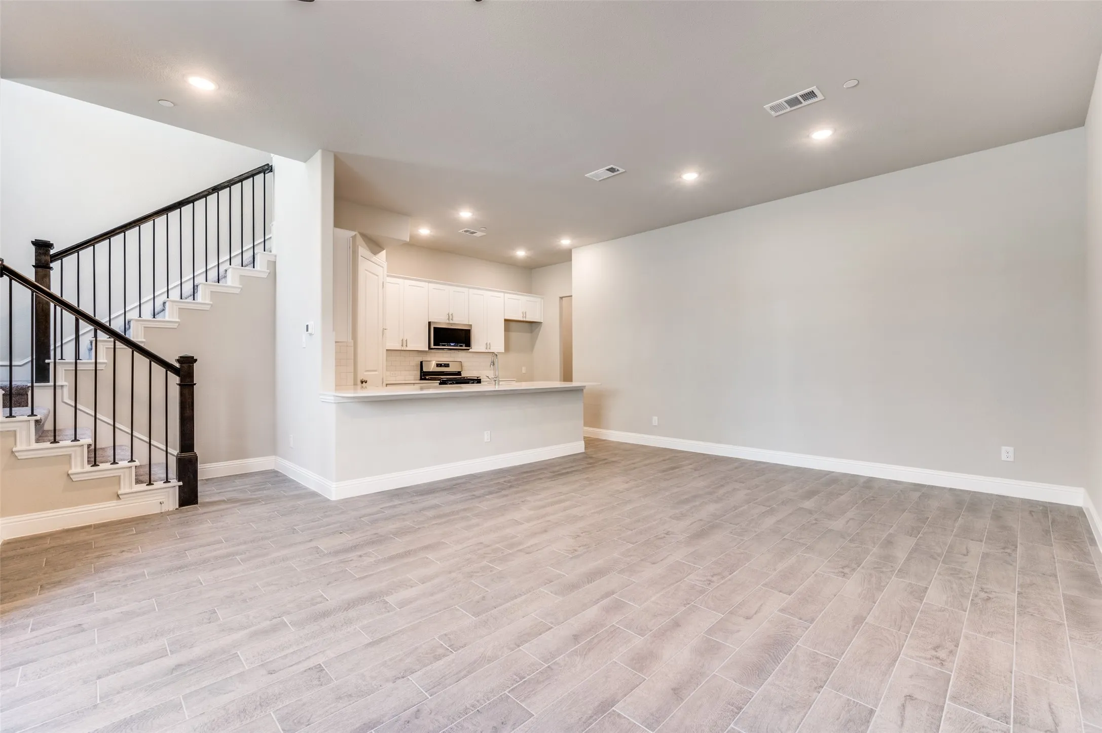 Townhouse For Rent in Collin County , 6148 Blythe Drive, Frisco, Texas 75035, 3 Bedroom, 3 Bathroom, 2 Garage spaces, 1,720 Sqft, built in 2023, mls#21289595, Real Estate Agent in Frisco, Homes For Rent in Collin county, Homes For Rent in Frisco, Realtor in Frisco Texas, Real Estate Brokerage Independent Realty Texas, Luminita Cordes Realtor
