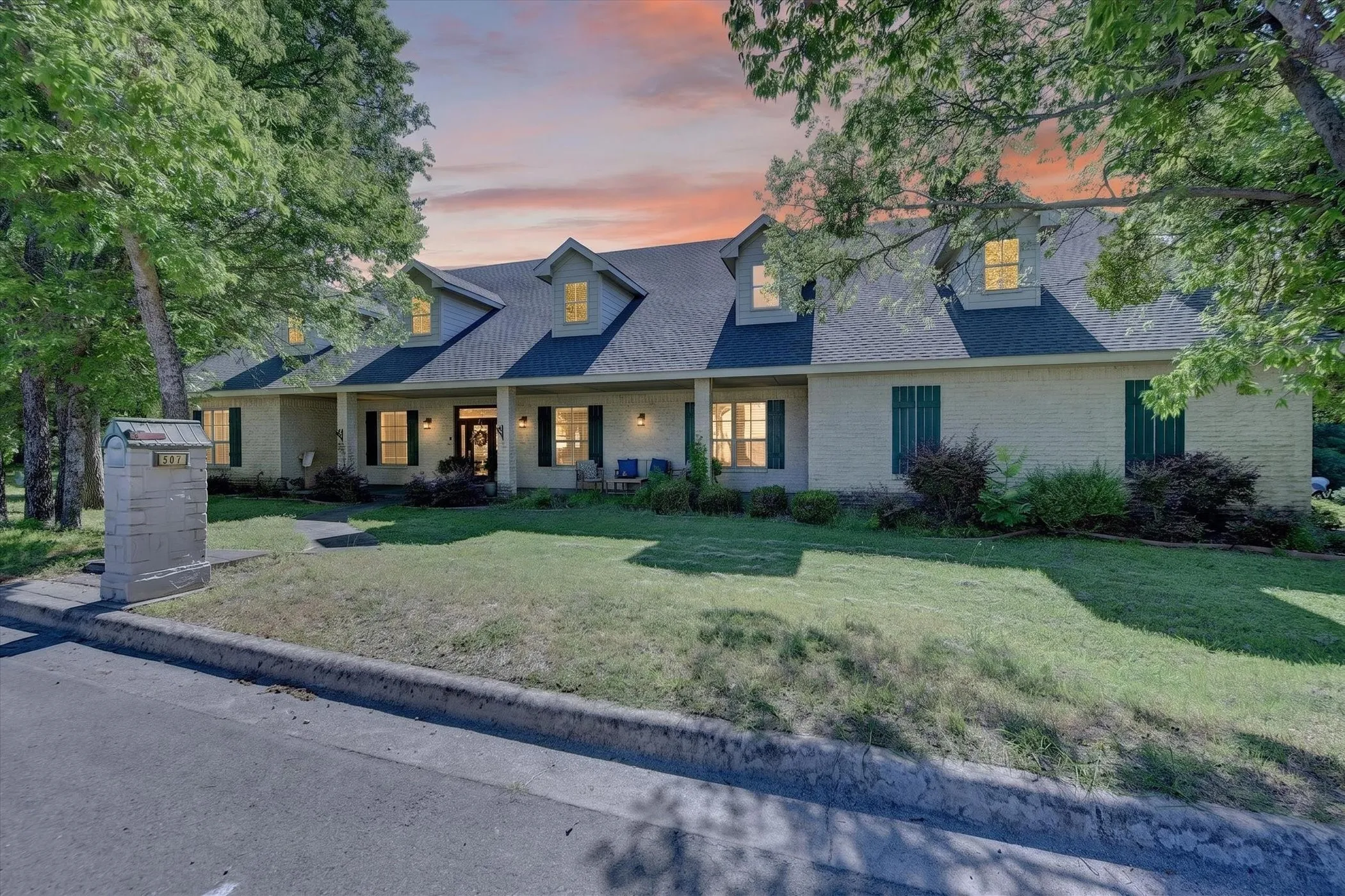 Single Family Residence For Sale in Wise County , 507 N State Street, Decatur, Texas 76234, 4 Bedroom, 5 Bathroom, 4 Garage spaces, 5,205 Sqft, built in 2006, mls#21289593, Real Estate Agent in Decatur, Homes For Sale in Wise county, Homes For Sale in Decatur, Realtor in Decatur Texas, Real Estate Brokerage Independent Realty Texas, Luminita Cordes Realtor