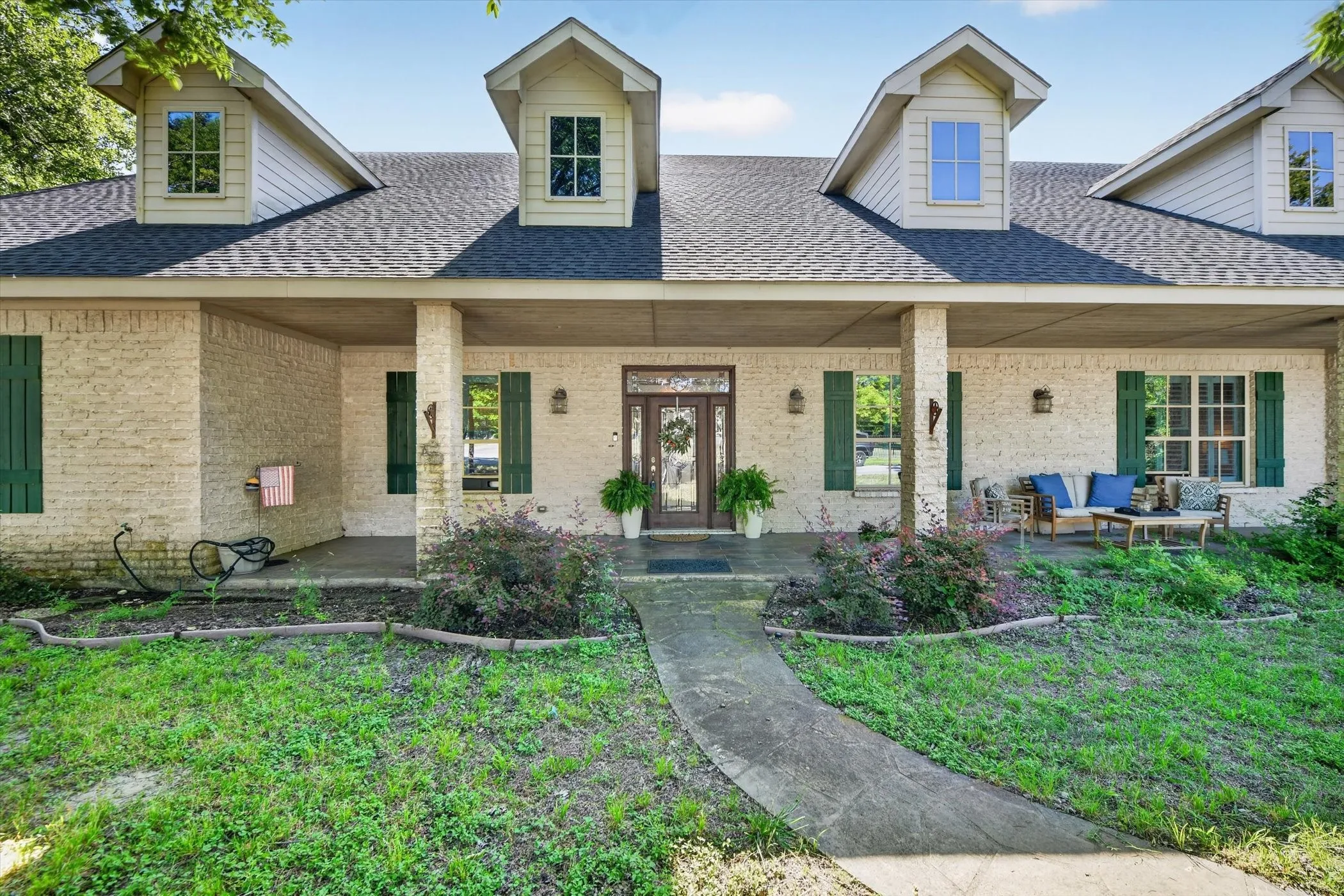 Single Family Residence For Sale in Wise County , 507 N State Street, Decatur, Texas 76234, 4 Bedroom, 5 Bathroom, 4 Garage spaces, 5,205 Sqft, built in 2006, mls#21289593, Real Estate Agent in Decatur, Homes For Sale in Wise county, Homes For Sale in Decatur, Realtor in Decatur Texas, Real Estate Brokerage Independent Realty Texas, Luminita Cordes Realtor