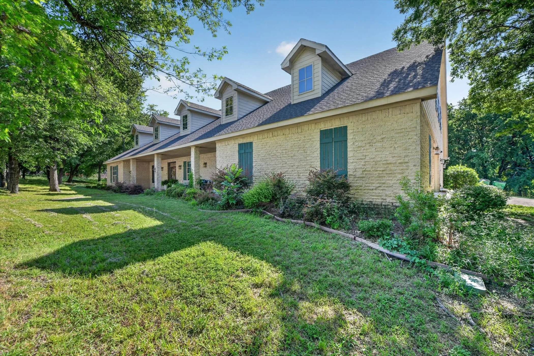 Single Family Residence For Sale in Wise County , 507 N State Street, Decatur, Texas 76234, 4 Bedroom, 5 Bathroom, 4 Garage spaces, 5,205 Sqft, built in 2006, mls#21289593, Real Estate Agent in Decatur, Homes For Sale in Wise county, Homes For Sale in Decatur, Realtor in Decatur Texas, Real Estate Brokerage Independent Realty Texas, Luminita Cordes Realtor