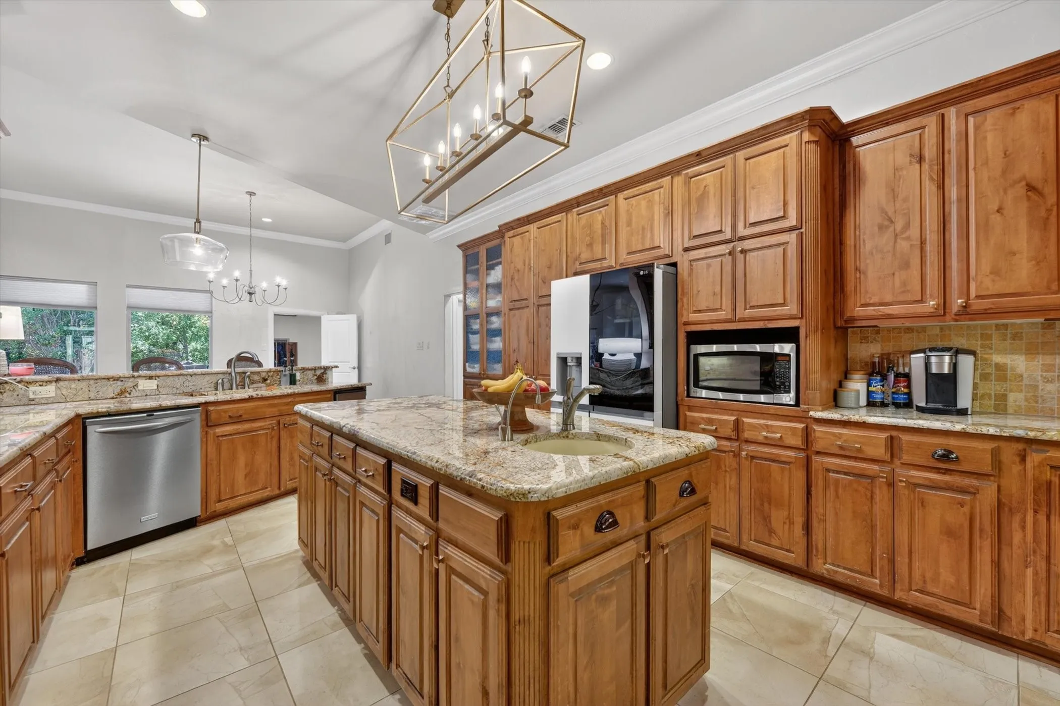Single Family Residence For Sale in Wise County , 507 N State Street, Decatur, Texas 76234, 4 Bedroom, 5 Bathroom, 4 Garage spaces, 5,205 Sqft, built in 2006, mls#21289593, Real Estate Agent in Decatur, Homes For Sale in Wise county, Homes For Sale in Decatur, Realtor in Decatur Texas, Real Estate Brokerage Independent Realty Texas, Luminita Cordes Realtor
