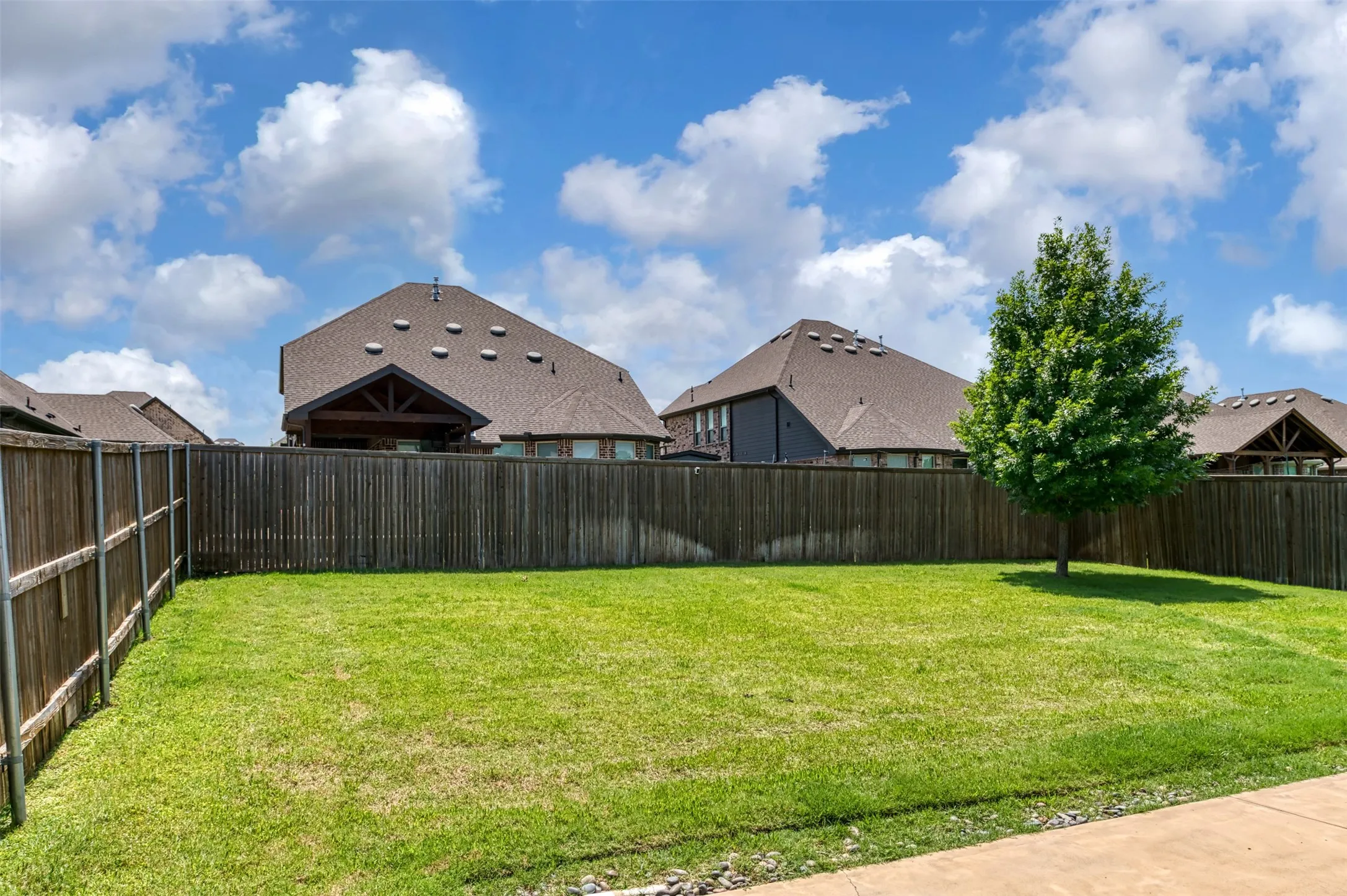 Single Family Residence For Sale in Ellis County , 1804 Gristmill Drive, Mansfield, Texas 76063, 4 Bedroom, 3 Bathroom, 2 Garage spaces, 2,797 Sqft, built in 2020, mls#21282418, Real Estate Agent in Mansfield, Homes For Sale in Ellis county, Homes For Sale in Mansfield, Realtor in Mansfield Texas, Real Estate Brokerage Independent Realty Texas, Luminita Cordes Realtor