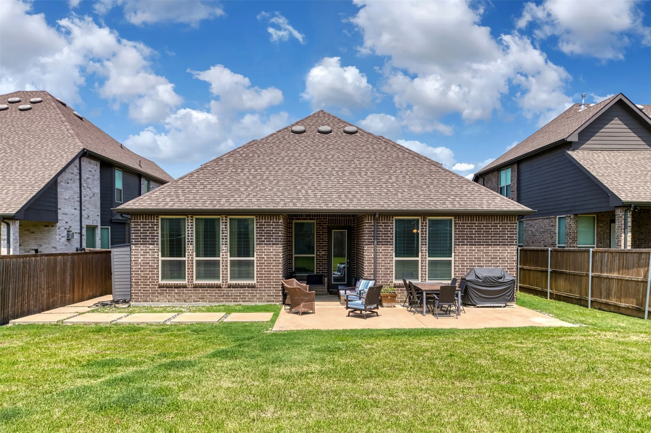 Single Family Residence For Sale in Ellis County , 1804 Gristmill Drive, Mansfield, Texas 76063, 4 Bedroom, 3 Bathroom, 2 Garage spaces, 2,797 Sqft, built in 2020, mls#21282418, Real Estate Agent in Mansfield, Homes For Sale in Ellis county, Homes For Sale in Mansfield, Realtor in Mansfield Texas, Real Estate Brokerage Independent Realty Texas, Luminita Cordes Realtor