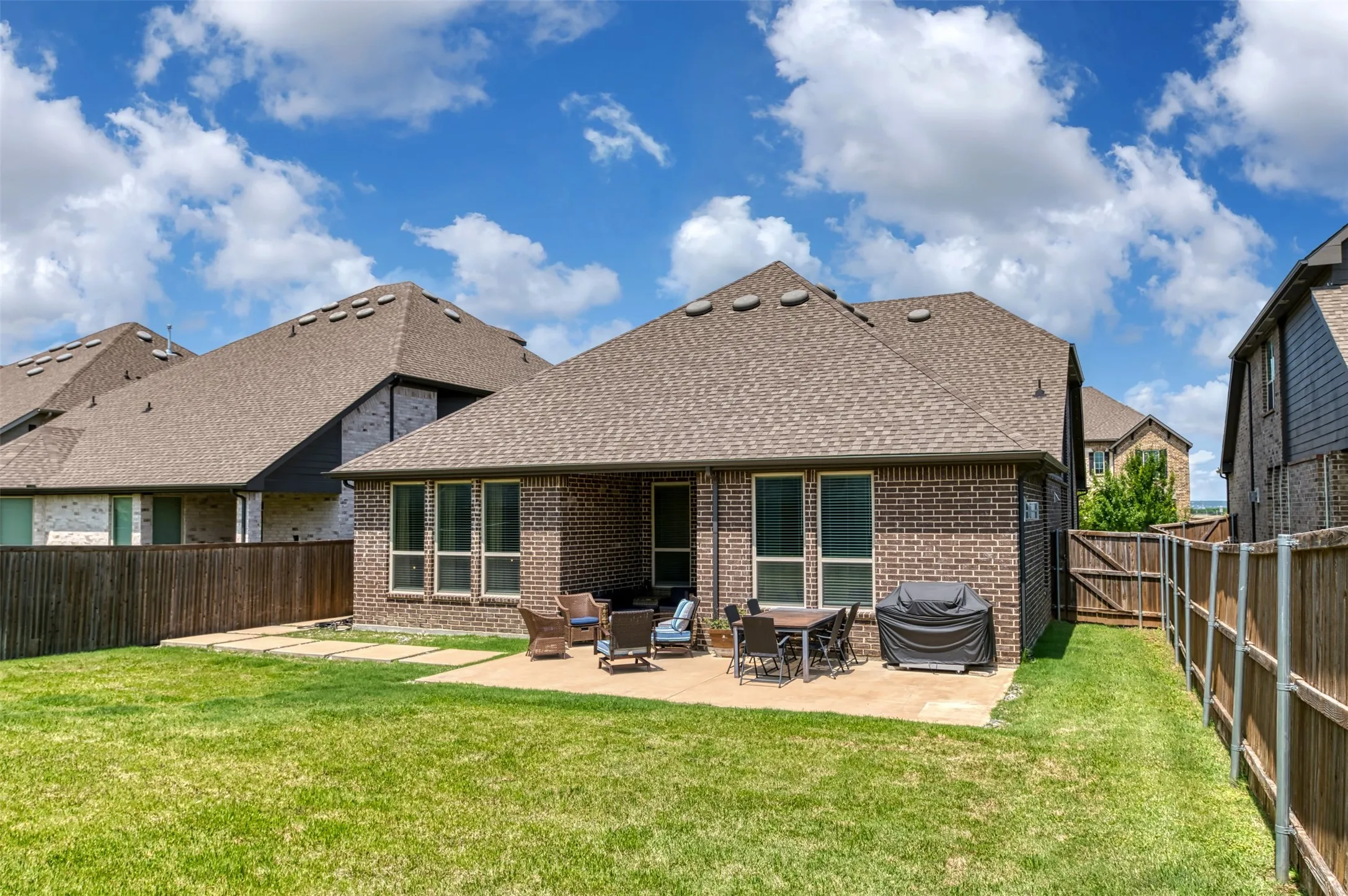 Single Family Residence For Sale in Ellis County , 1804 Gristmill Drive, Mansfield, Texas 76063, 4 Bedroom, 3 Bathroom, 2 Garage spaces, 2,797 Sqft, built in 2020, mls#21282418, Real Estate Agent in Mansfield, Homes For Sale in Ellis county, Homes For Sale in Mansfield, Realtor in Mansfield Texas, Real Estate Brokerage Independent Realty Texas, Luminita Cordes Realtor