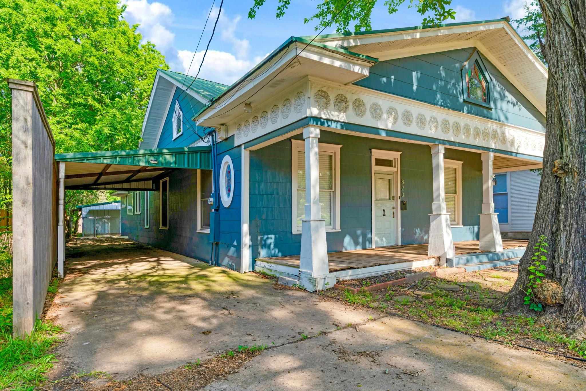 Single Family Residence For Sale in Lamar County , 823 S Church Street, Paris, Texas 75460, 3 Bedroom, 2 Bathroom, Garage spaces, 2,344 Sqft, built in 1892, mls#21288444, Real Estate Agent in Paris, Homes For Sale in Lamar county, Homes For Sale in Paris, Realtor in Paris Texas, Real Estate Brokerage Independent Realty Texas, Luminita Cordes Realtor