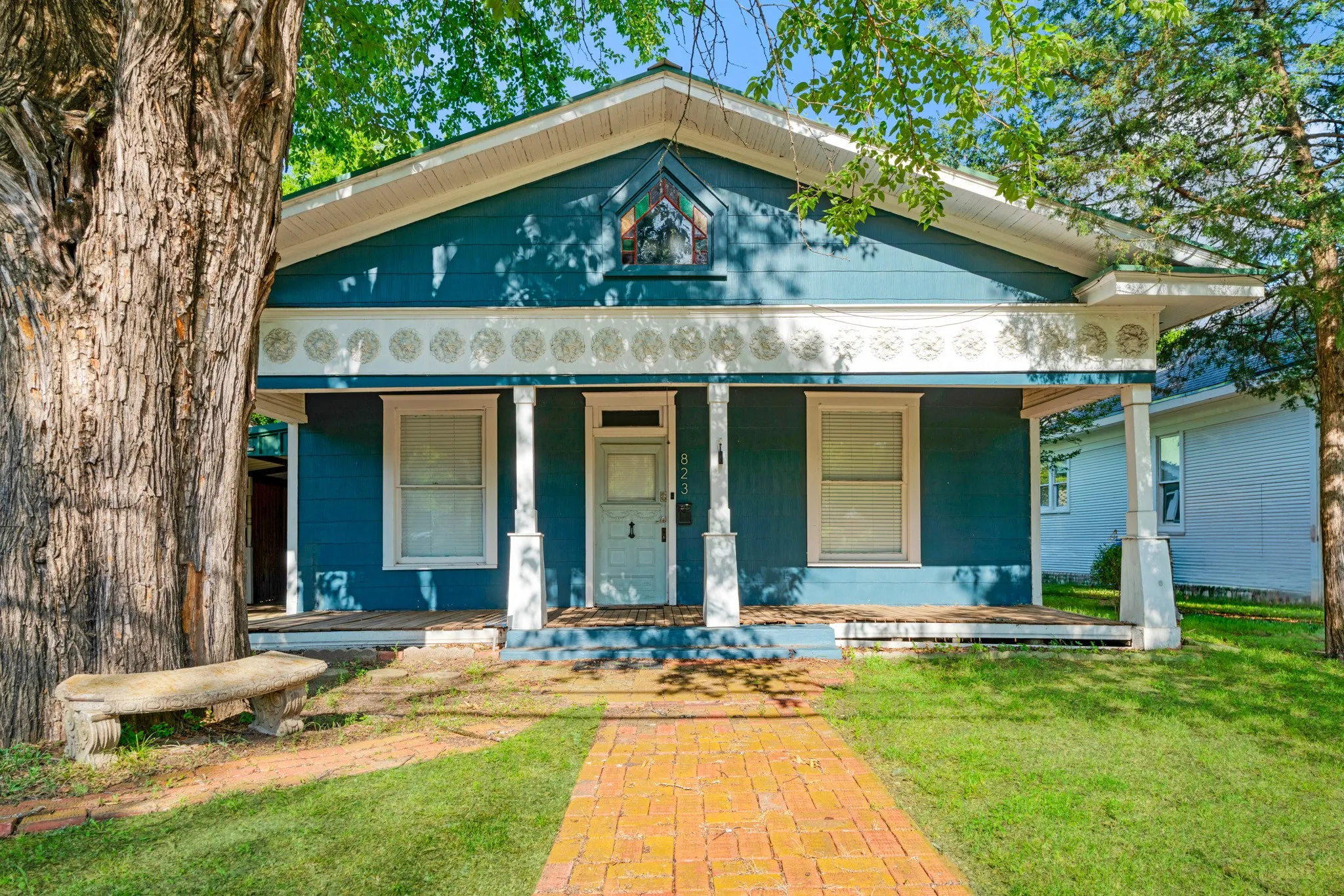 Single Family Residence For Sale in Lamar County , 823 S Church Street, Paris, Texas 75460, 3 Bedroom, 2 Bathroom, Garage spaces, 2,344 Sqft, built in 1892, mls#21288444, Real Estate Agent in Paris, Homes For Sale in Lamar county, Homes For Sale in Paris, Realtor in Paris Texas, Real Estate Brokerage Independent Realty Texas, Luminita Cordes Realtor