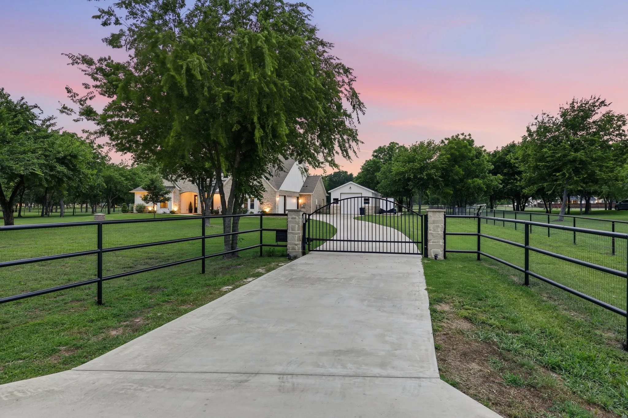 Single Family Residence For Sale in Parker County , 3769 Bear Creek Road, Aledo, Texas 76008, 4 Bedroom, 3 Bathroom, 3 Garage spaces, 2,814 Sqft, built in 2022, mls#21289041, Real Estate Agent in Aledo, Homes For Sale in Parker county, Homes For Sale in Aledo, Realtor in Aledo Texas, Real Estate Brokerage Independent Realty Texas, Luminita Cordes Realtor