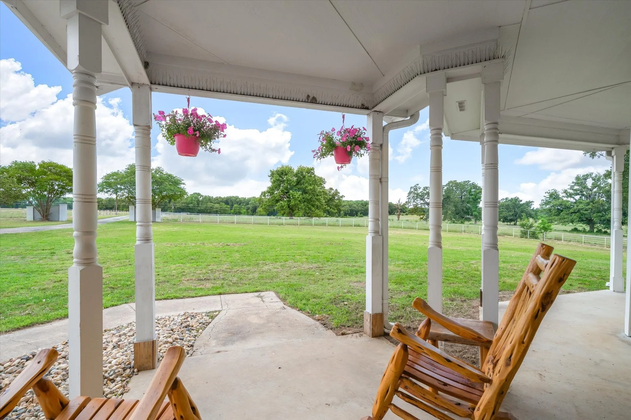 Single Family Residence For Sale in Van Zandt County , 2364 VZ County Road 2128, Wills Point, Texas 75169, 4 Bedroom, 3 Bathroom, 2 Garage spaces, 3,756 Sqft, built in 1997, mls#21288681, Real Estate Agent in Wills Point, Homes For Sale in Van Zandt county, Homes For Sale in Wills Point, Realtor in Wills Point Texas, Real Estate Brokerage Independent Realty Texas, Luminita Cordes Realtor