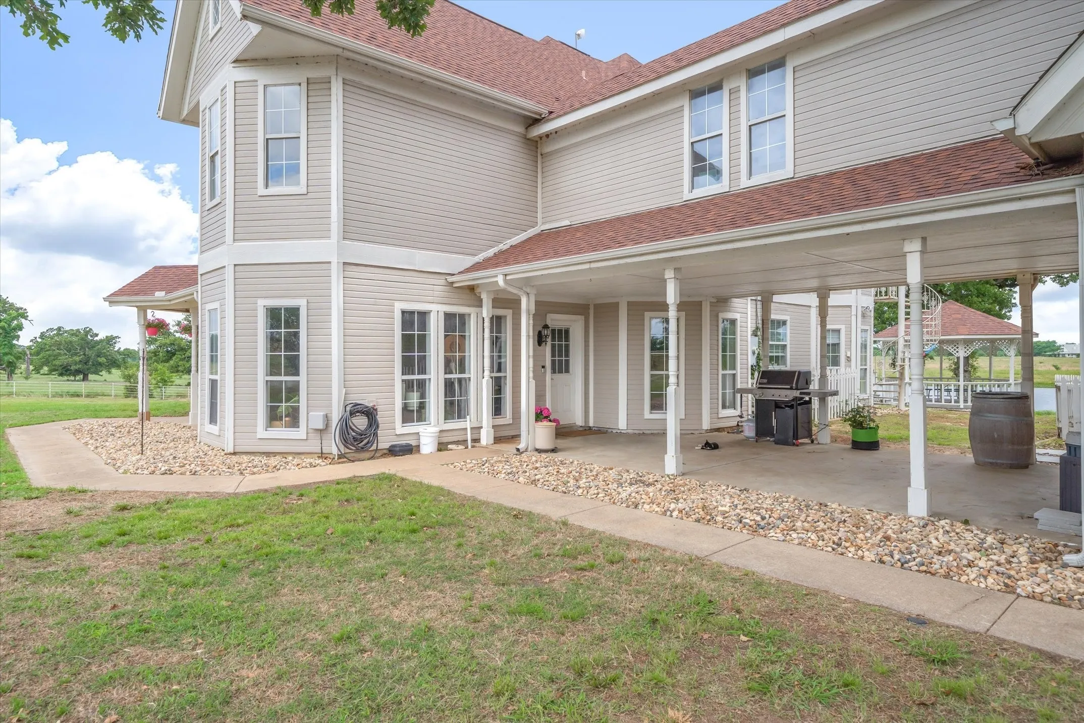 Single Family Residence For Sale in Van Zandt County , 2364 VZ County Road 2128, Wills Point, Texas 75169, 4 Bedroom, 3 Bathroom, 2 Garage spaces, 3,756 Sqft, built in 1997, mls#21288681, Real Estate Agent in Wills Point, Homes For Sale in Van Zandt county, Homes For Sale in Wills Point, Realtor in Wills Point Texas, Real Estate Brokerage Independent Realty Texas, Luminita Cordes Realtor