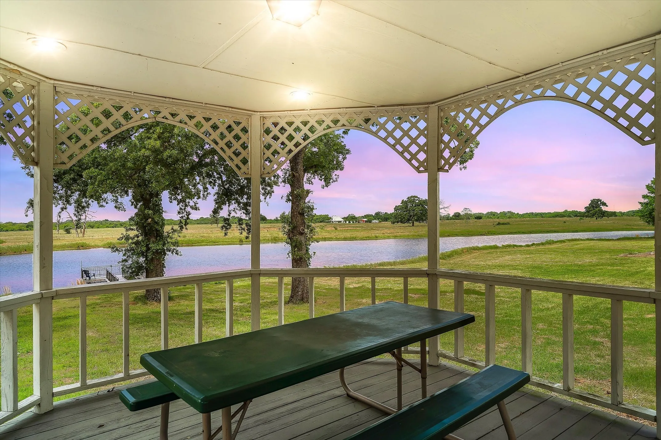 Single Family Residence For Sale in Van Zandt County , 2364 VZ County Road 2128, Wills Point, Texas 75169, 4 Bedroom, 3 Bathroom, 2 Garage spaces, 3,756 Sqft, built in 1997, mls#21288681, Real Estate Agent in Wills Point, Homes For Sale in Van Zandt county, Homes For Sale in Wills Point, Realtor in Wills Point Texas, Real Estate Brokerage Independent Realty Texas, Luminita Cordes Realtor