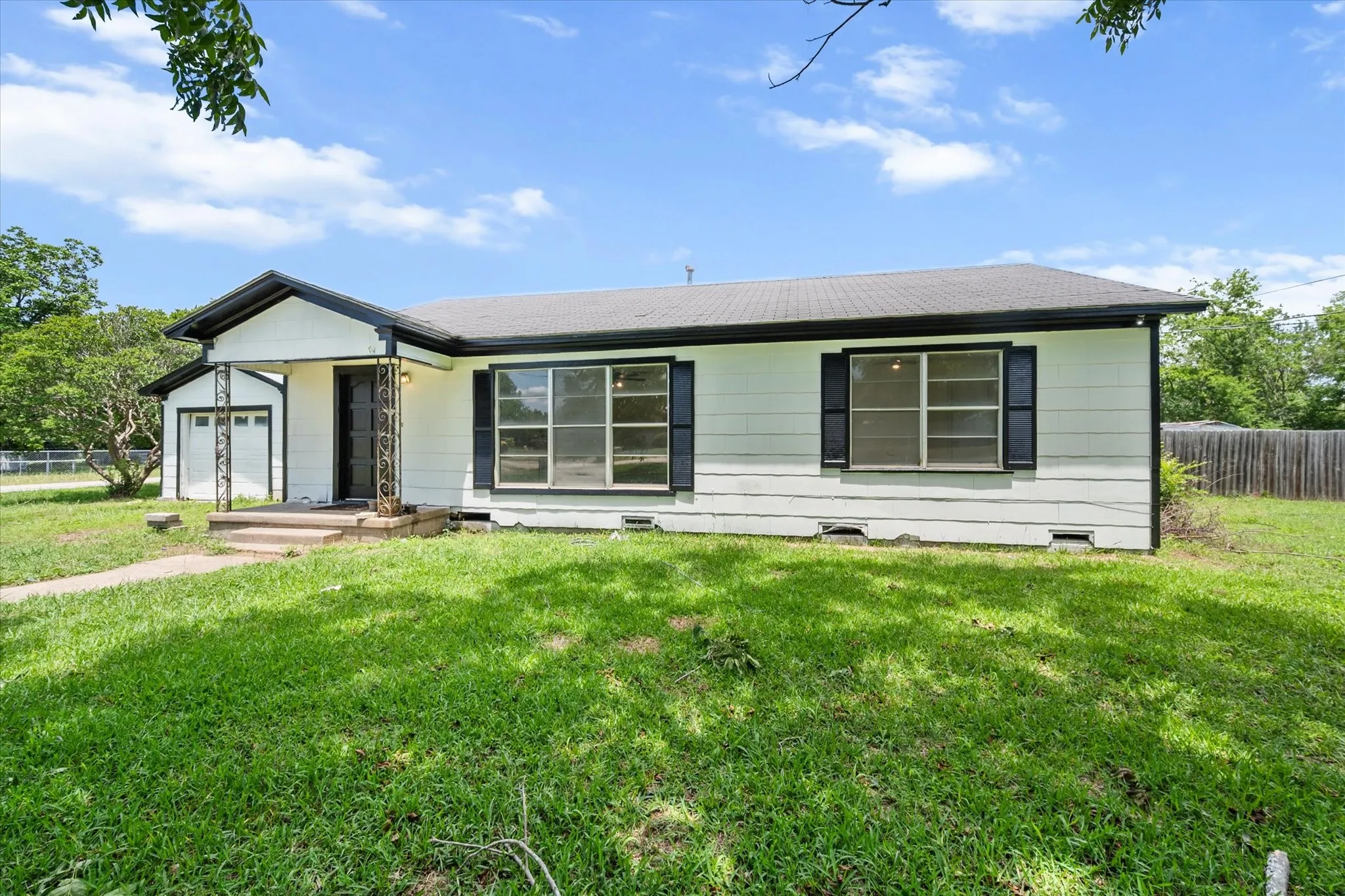 Single Family Residence For Sale in Freestone County , 342 Bond Street, Fairfield, Texas 75840, 3 Bedroom, 2 Bathroom, 1 Garage spaces, 1,520 Sqft, built in 1968, mls#21289222, Real Estate Agent in Fairfield, Homes For Sale in Freestone county, Homes For Sale in Fairfield, Realtor in Fairfield Texas, Real Estate Brokerage Independent Realty Texas, Luminita Cordes Realtor