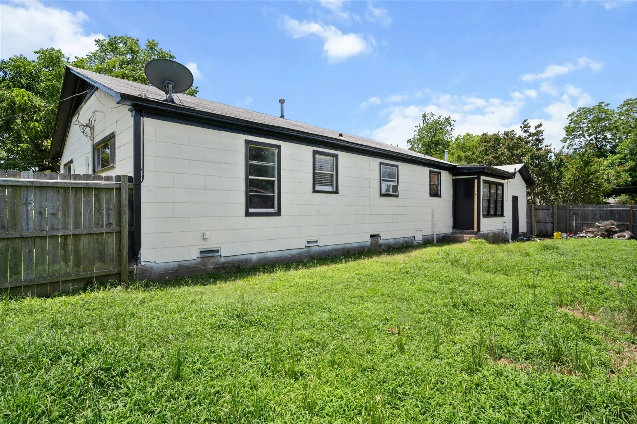 Single Family Residence For Sale in Freestone County , 342 Bond Street, Fairfield, Texas 75840, 3 Bedroom, 2 Bathroom, 1 Garage spaces, 1,520 Sqft, built in 1968, mls#21289222, Real Estate Agent in Fairfield, Homes For Sale in Freestone county, Homes For Sale in Fairfield, Realtor in Fairfield Texas, Real Estate Brokerage Independent Realty Texas, Luminita Cordes Realtor