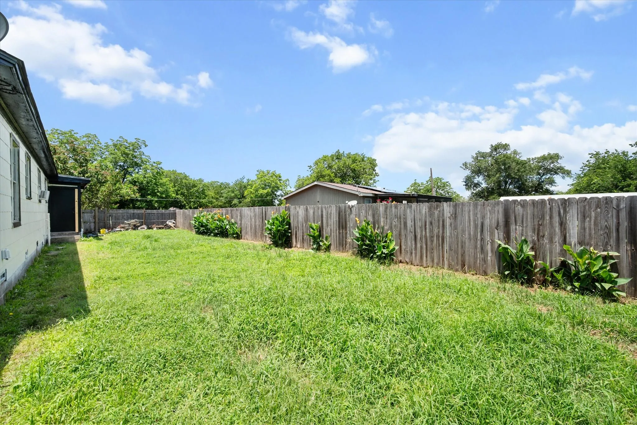 Single Family Residence For Sale in Freestone County , 342 Bond Street, Fairfield, Texas 75840, 3 Bedroom, 2 Bathroom, 1 Garage spaces, 1,520 Sqft, built in 1968, mls#21289222, Real Estate Agent in Fairfield, Homes For Sale in Freestone county, Homes For Sale in Fairfield, Realtor in Fairfield Texas, Real Estate Brokerage Independent Realty Texas, Luminita Cordes Realtor
